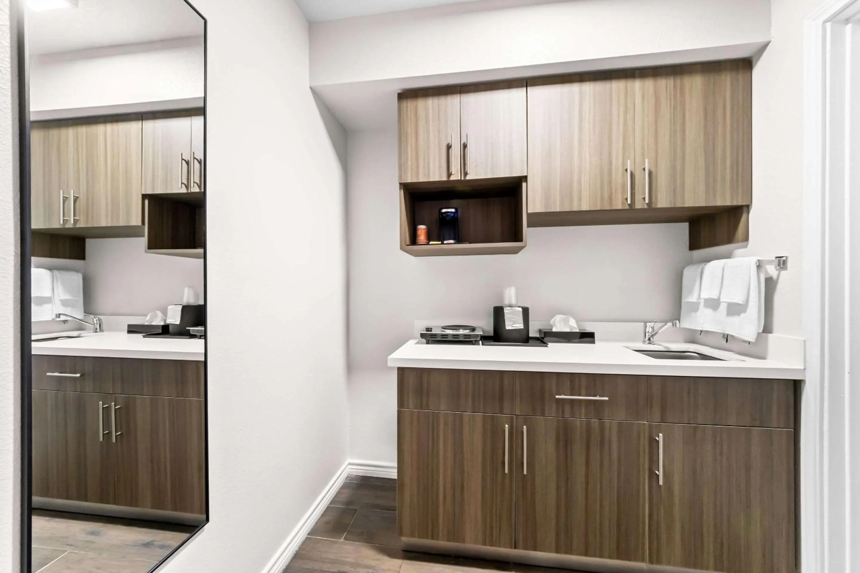 Bedroom in Quality Inn & Suites Port Lavaca near Lighthouse Beach