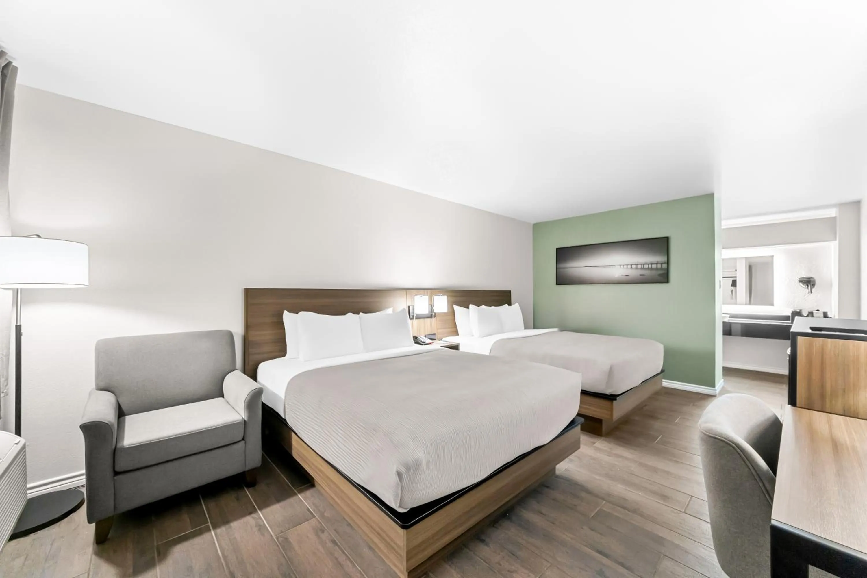 Bed in Quality Inn & Suites Port Lavaca near Lighthouse Beach