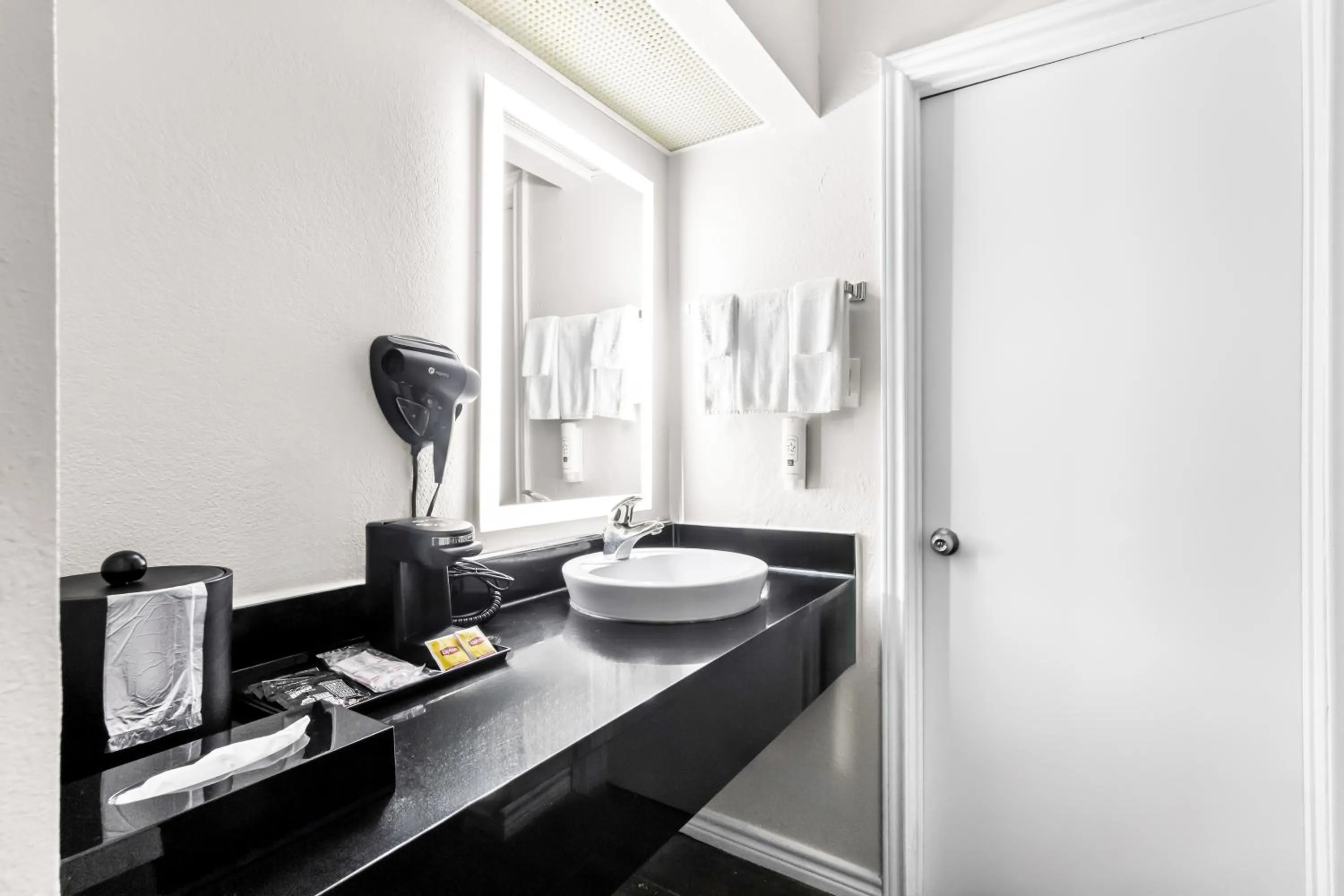 Quality Inn & Suites Port Lavaca near Lighthouse Beach