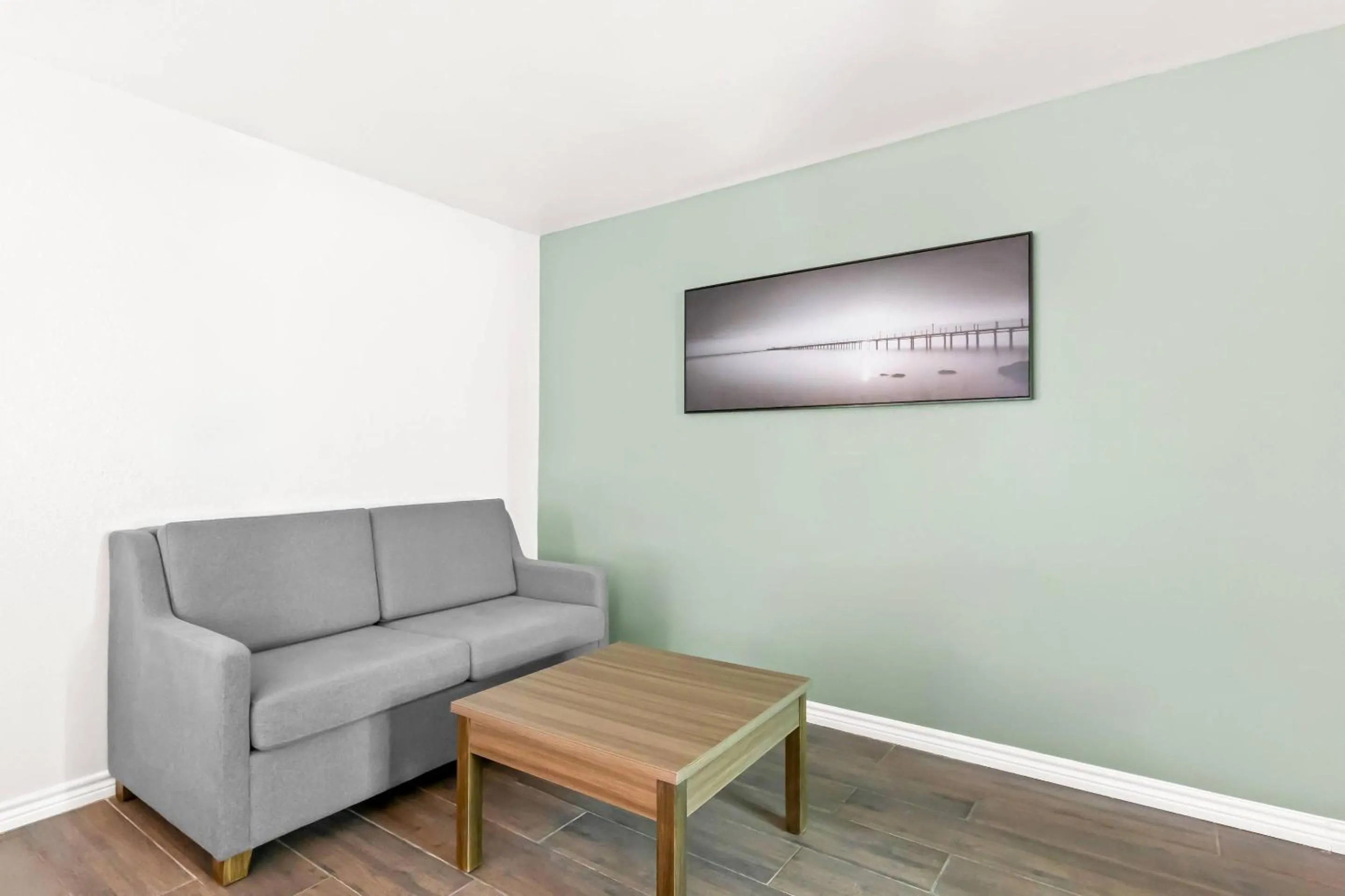 Bedroom in Quality Inn & Suites Port Lavaca near Lighthouse Beach