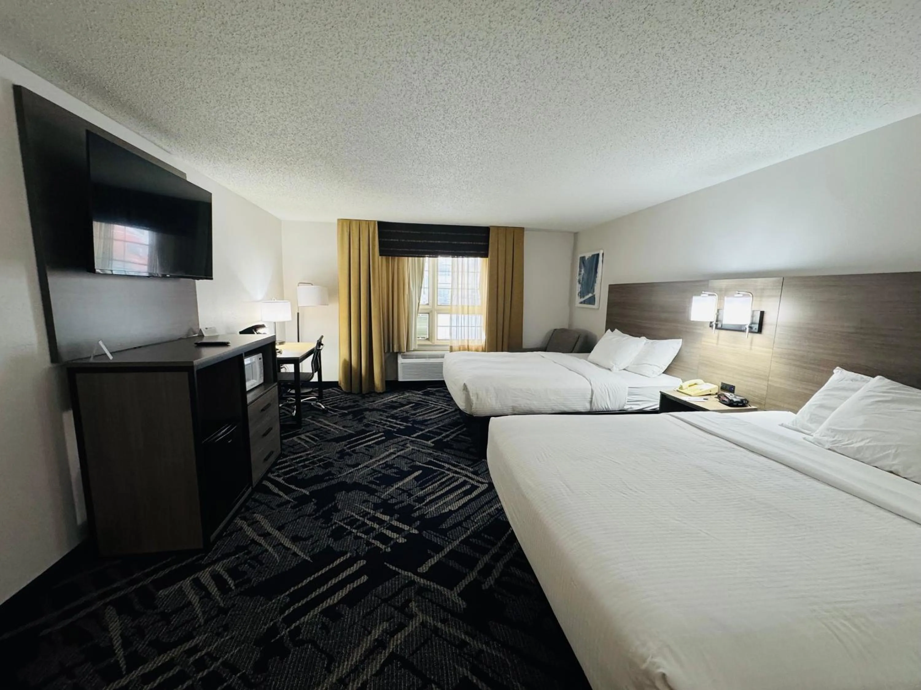 Bed in Best Western Sault Ste. Marie