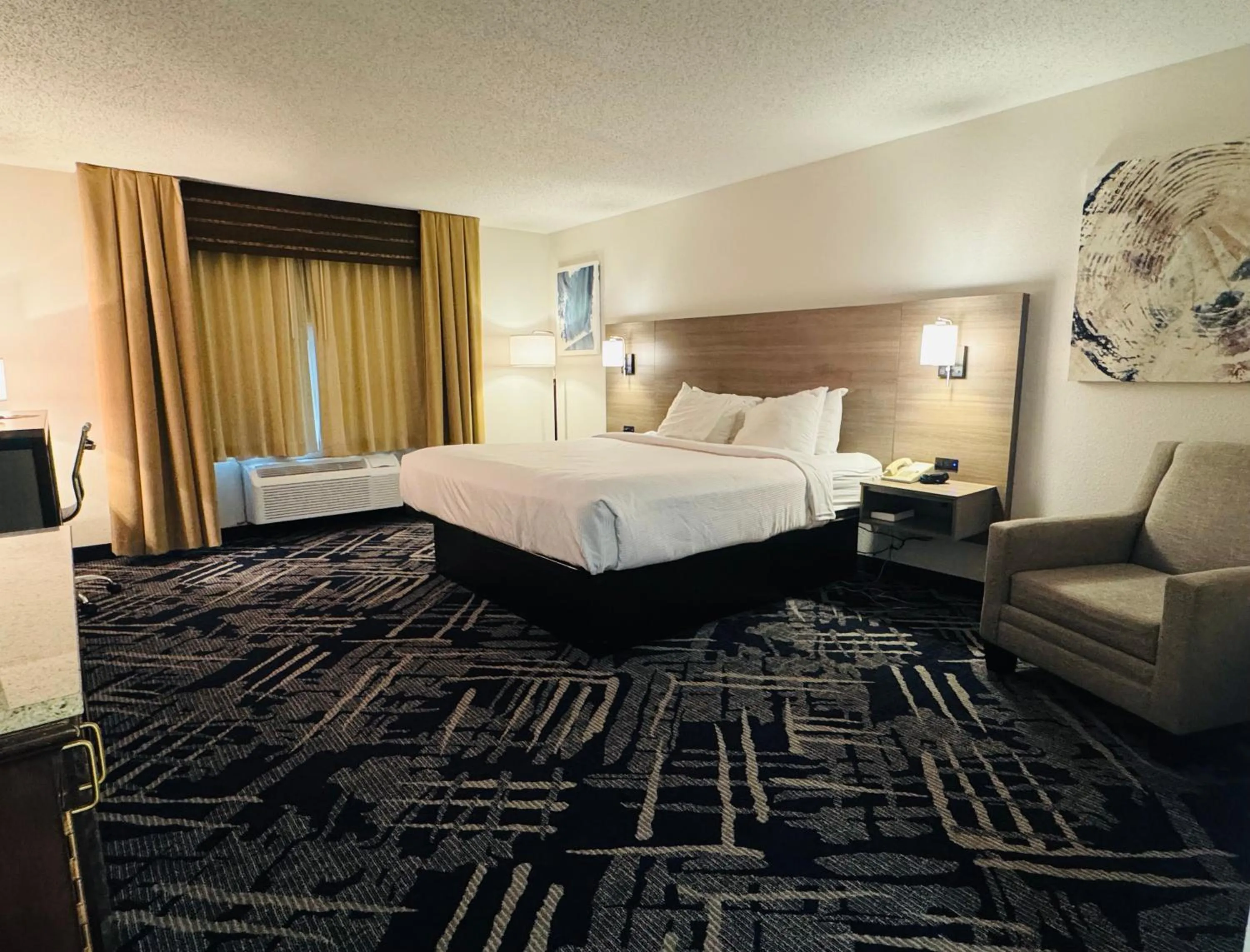 Bed in Best Western Sault Ste. Marie