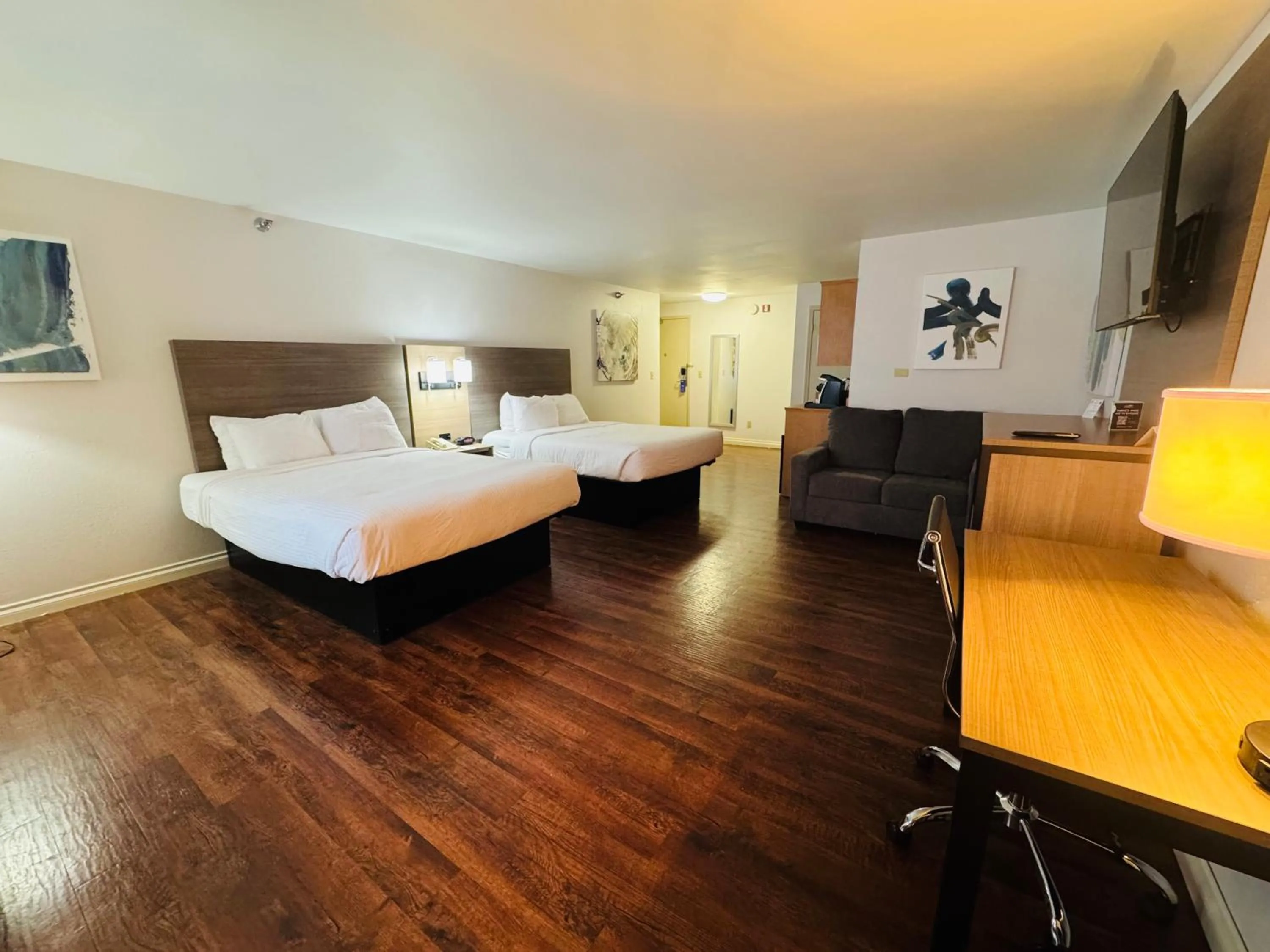 Bed in Best Western Sault Ste. Marie