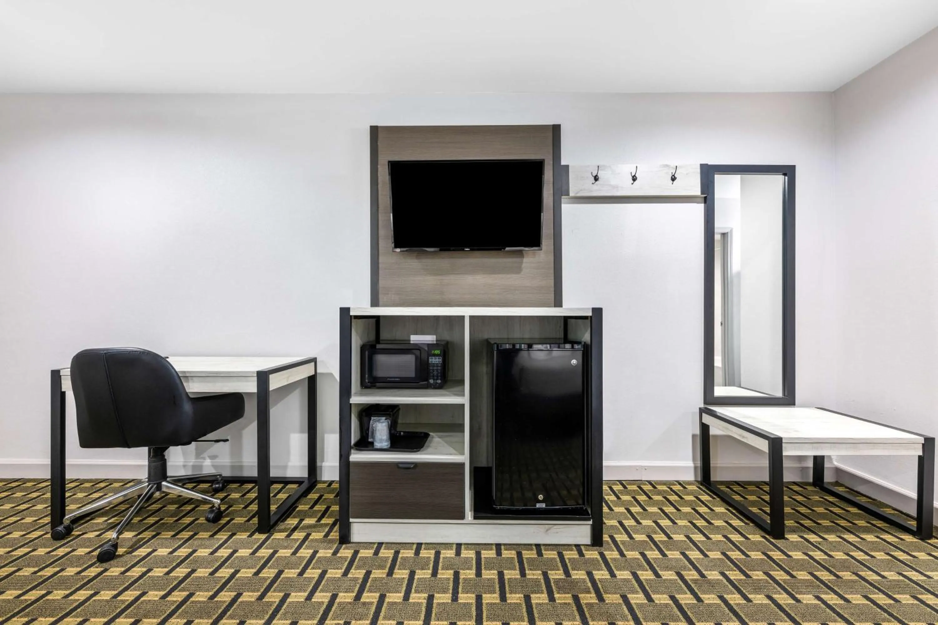 Bedroom in SureStay by Best Western Huntsville University Area