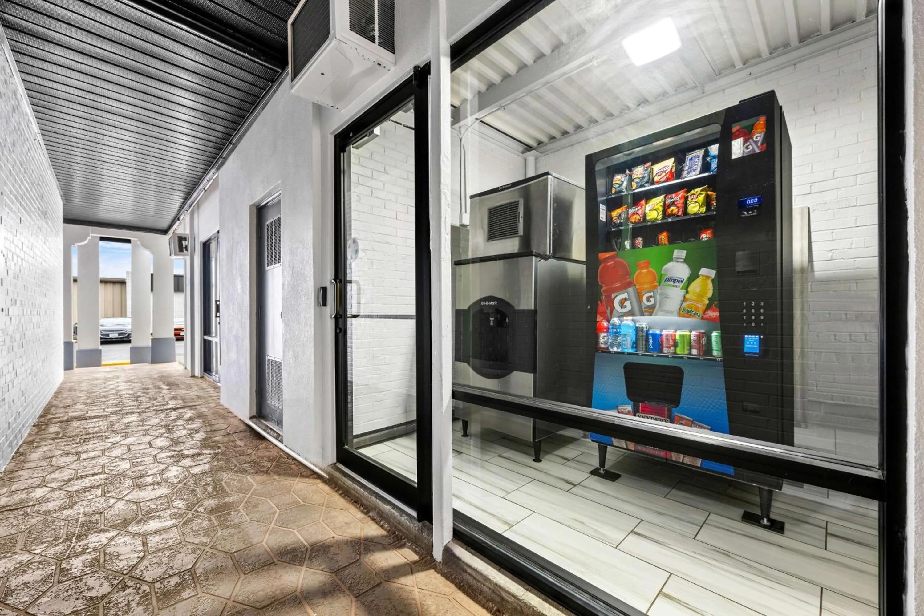 Property building in SureStay by Best Western Huntsville University Area