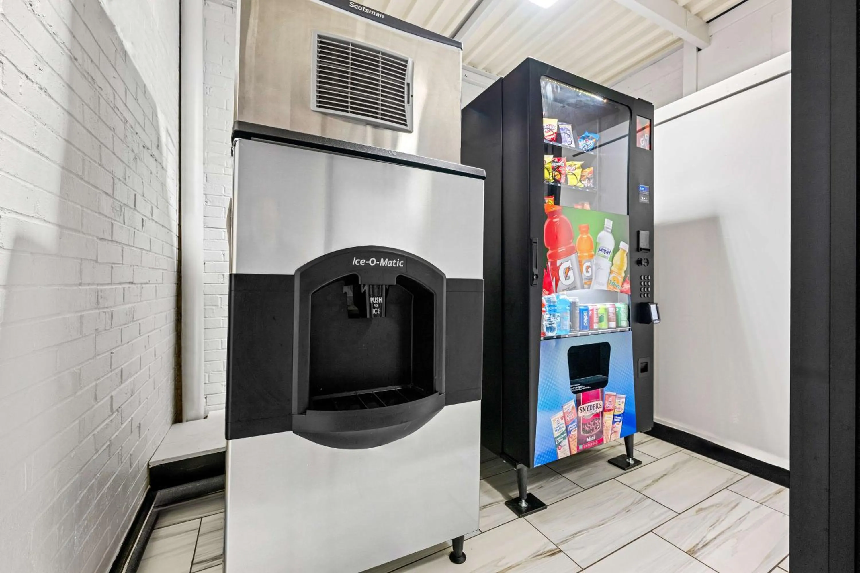 Property building in SureStay by Best Western Huntsville University Area