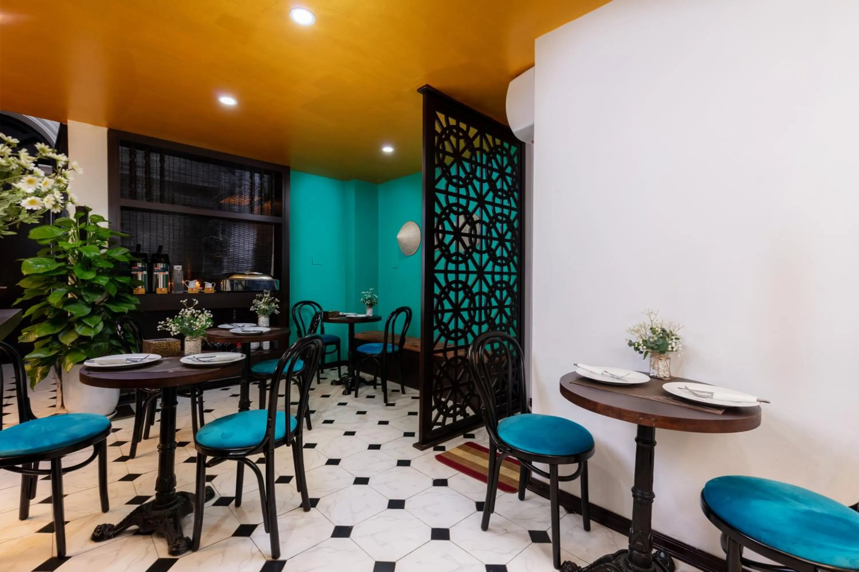 Restaurant/places to eat in Hanoi Center Silk Lullaby Hotel and Travel