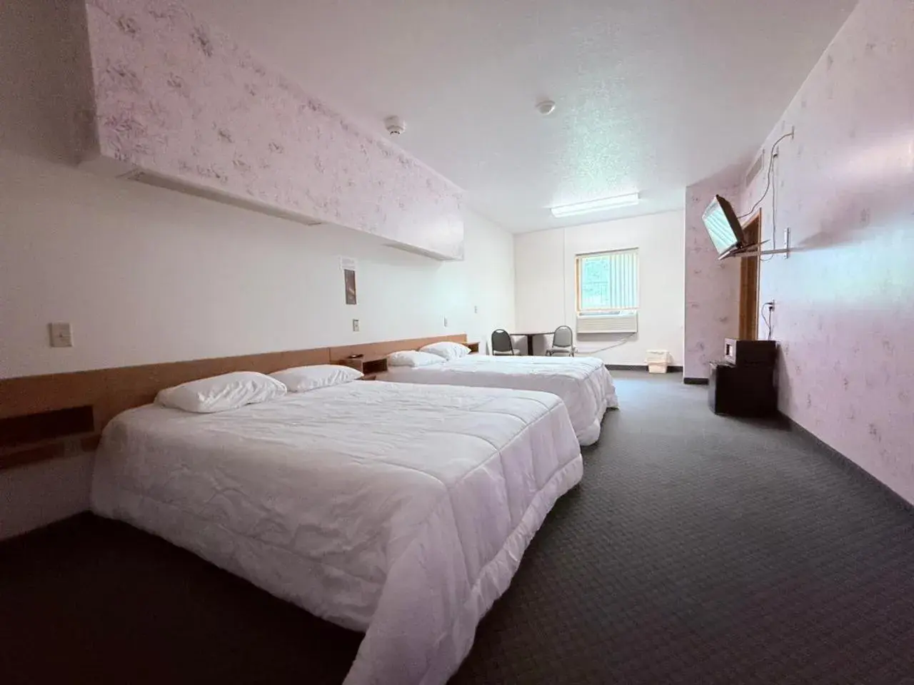 2 Queen Beds with Kitchenette Non-Smoking in Hotel O Castle Town Ida Grove Hwy 175 2 Queen Beds with Kitchenette Non-Smoking in Hotel O Castle Town Ida Grove Hwy 175