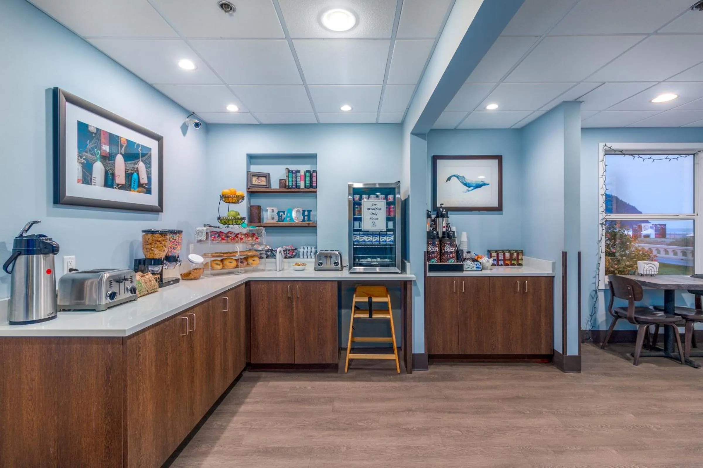 Breakfast in Seashore Inn on the Beach Seaside