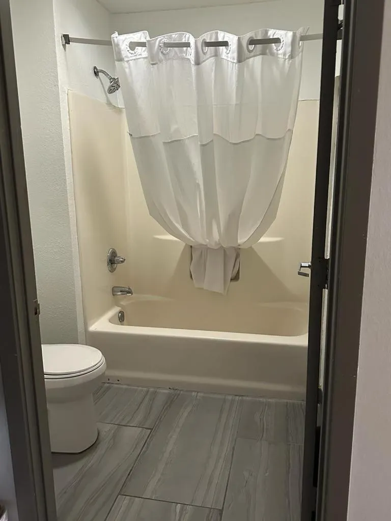 Shower in Quality Inn & Suites Decatur Priceville I-65