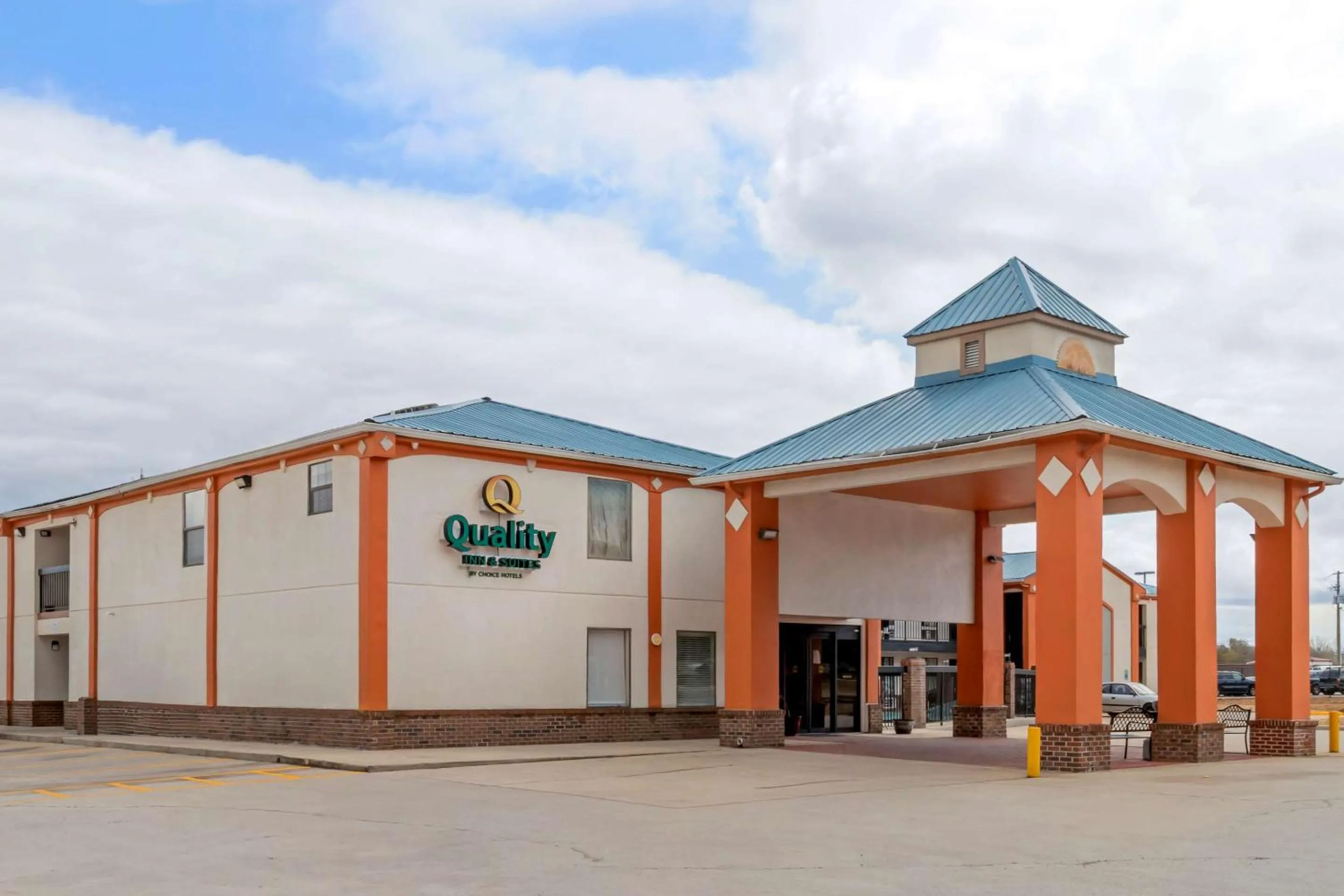 Property building in Quality Inn & Suites Decatur Priceville I-65