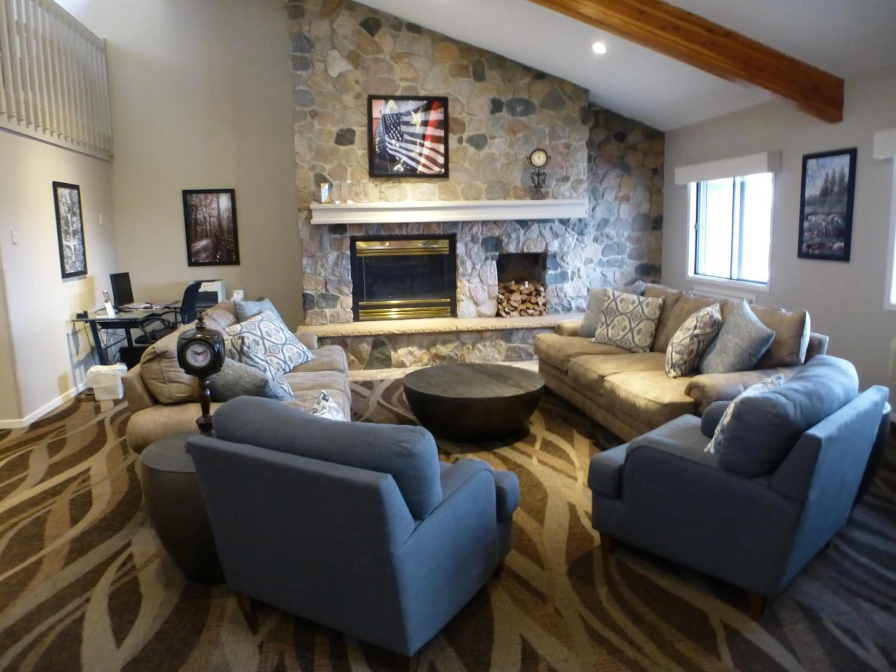 Lobby or reception in AmericInn by Wyndham Mitchell