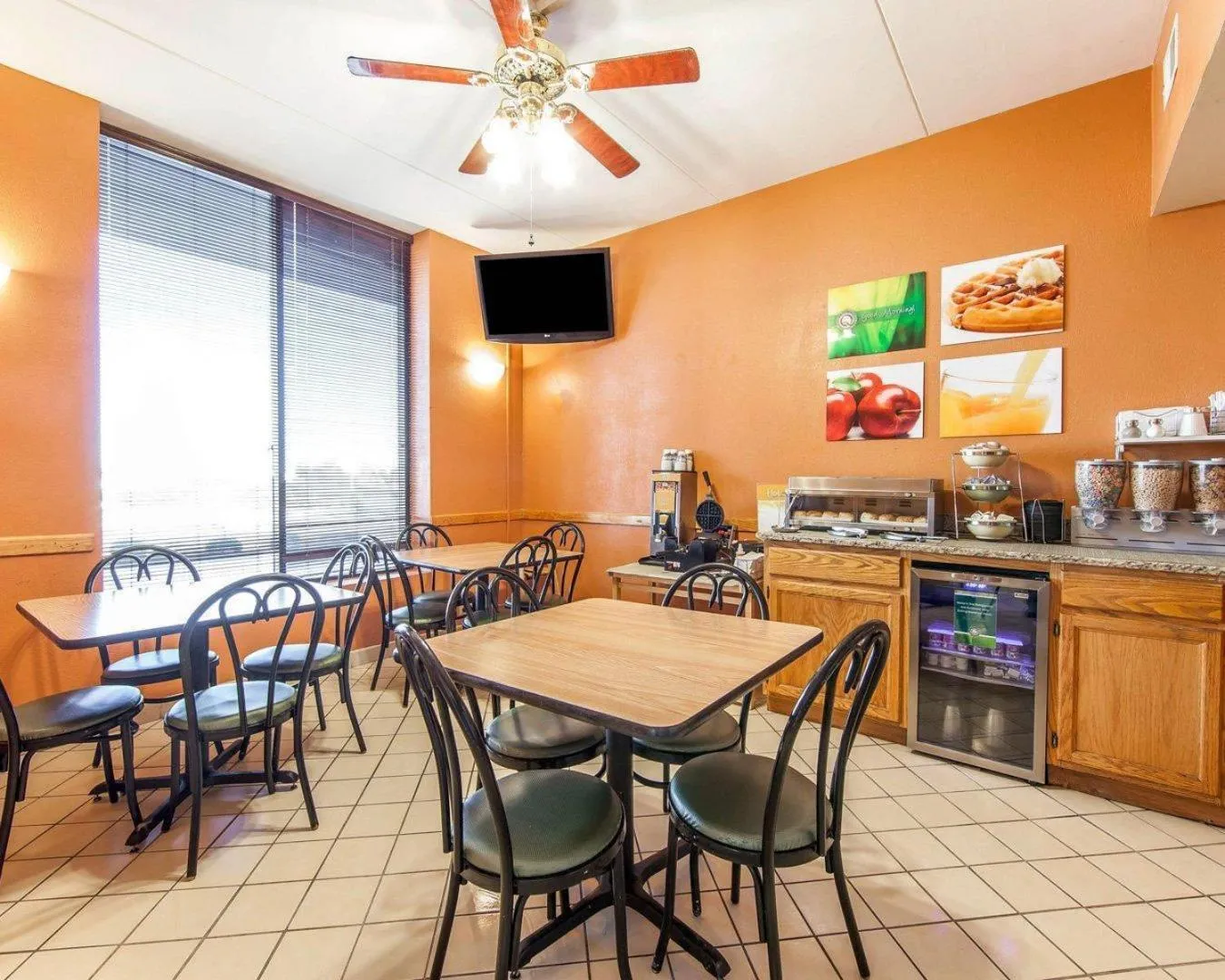 Breakfast in Quality Inn Maysville