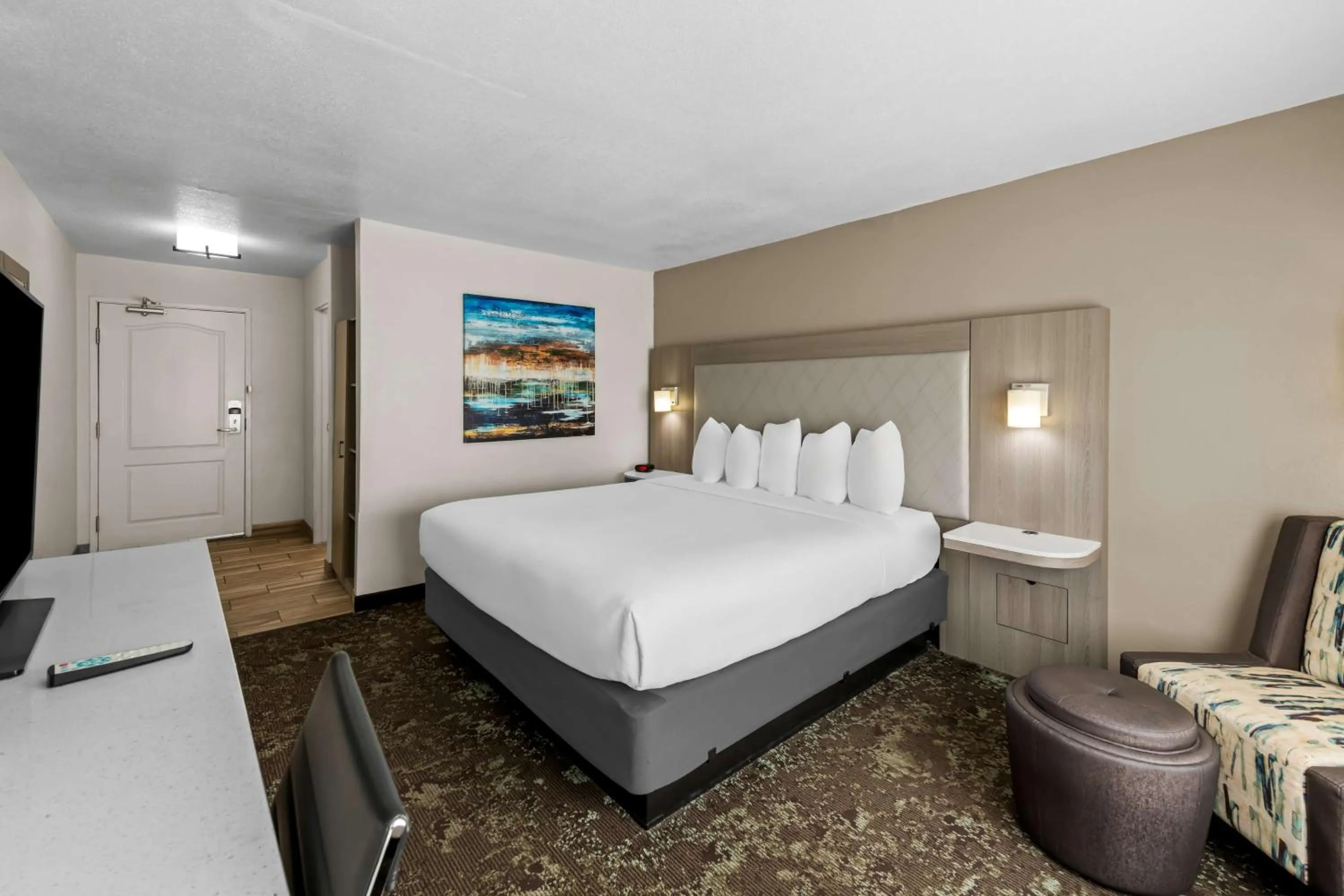 Bedroom, Bed in Best Western Worlds Of Fun