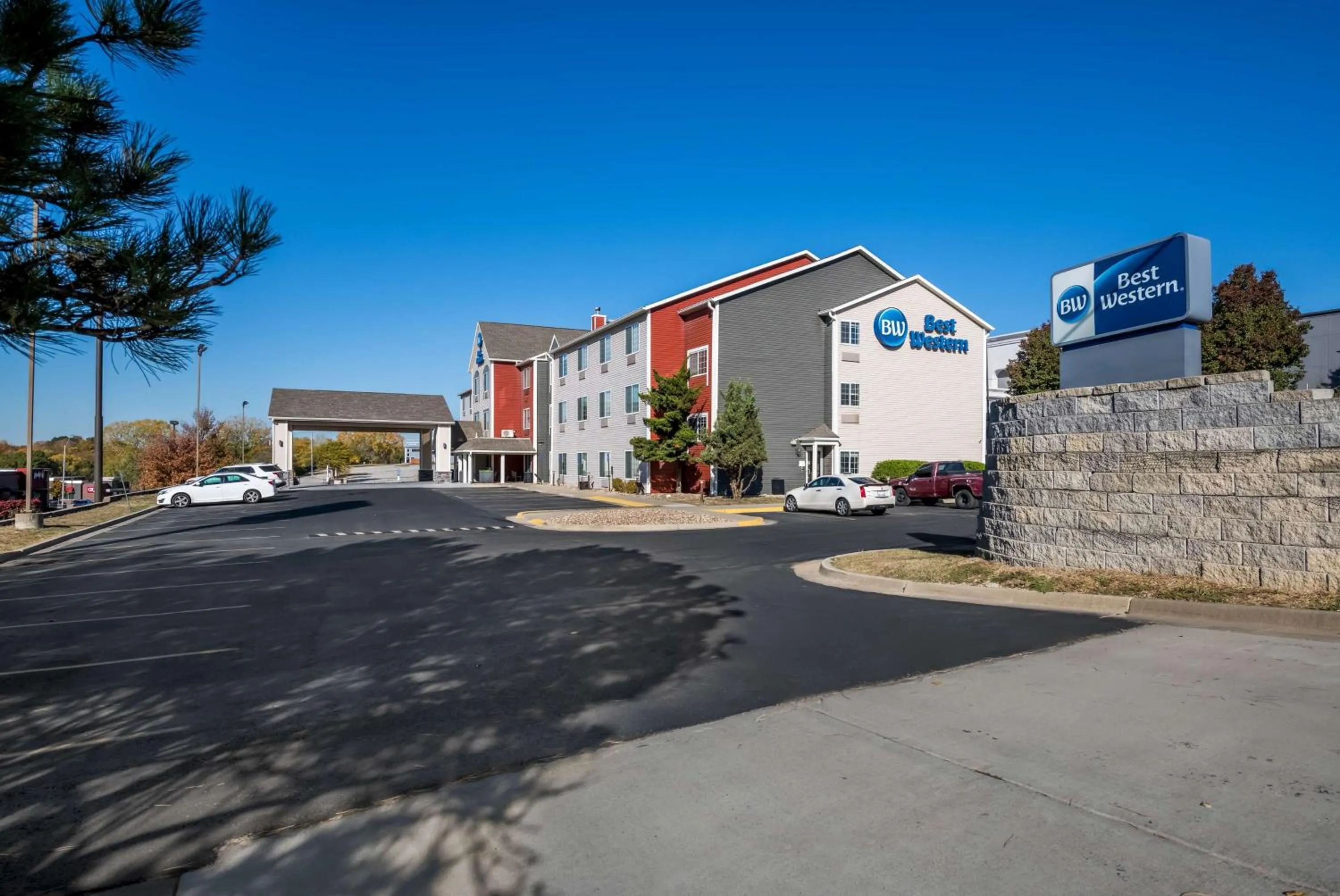 Property building in Best Western Worlds Of Fun