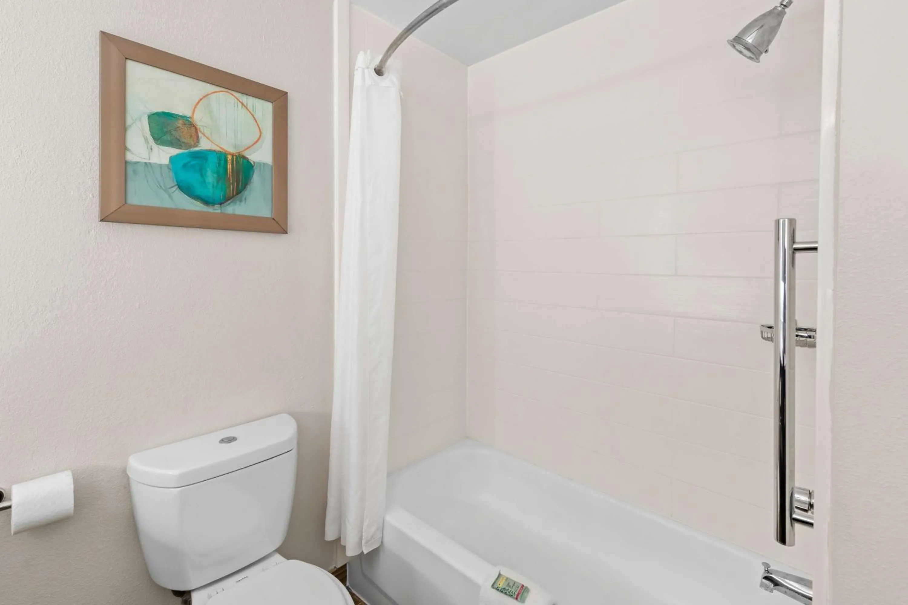 Bathroom in Best Western Worlds Of Fun