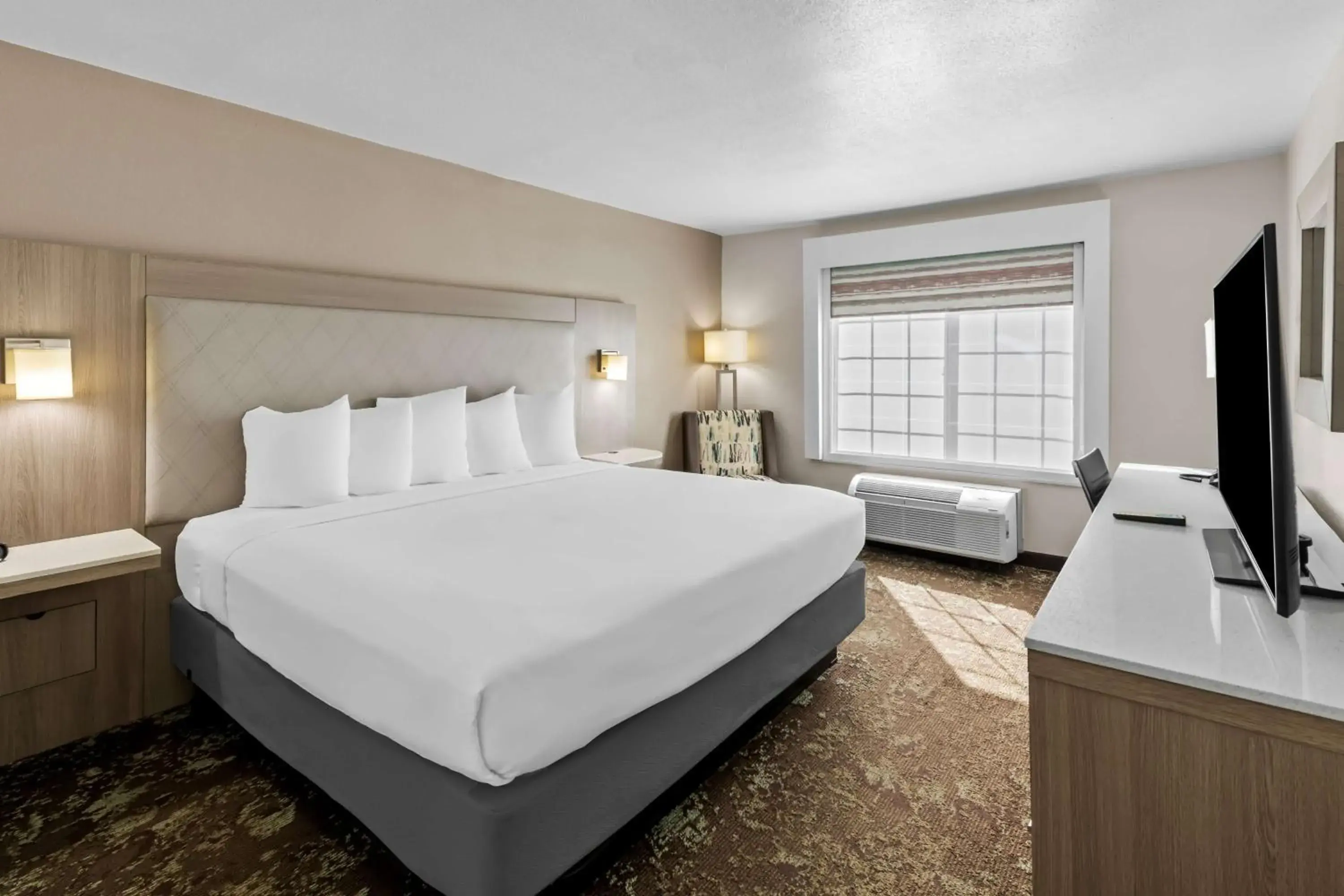 King Room - Non-Smoking in Best Western Worlds Of Fun King Room - Non-Smoking in Best Western Worlds Of Fun