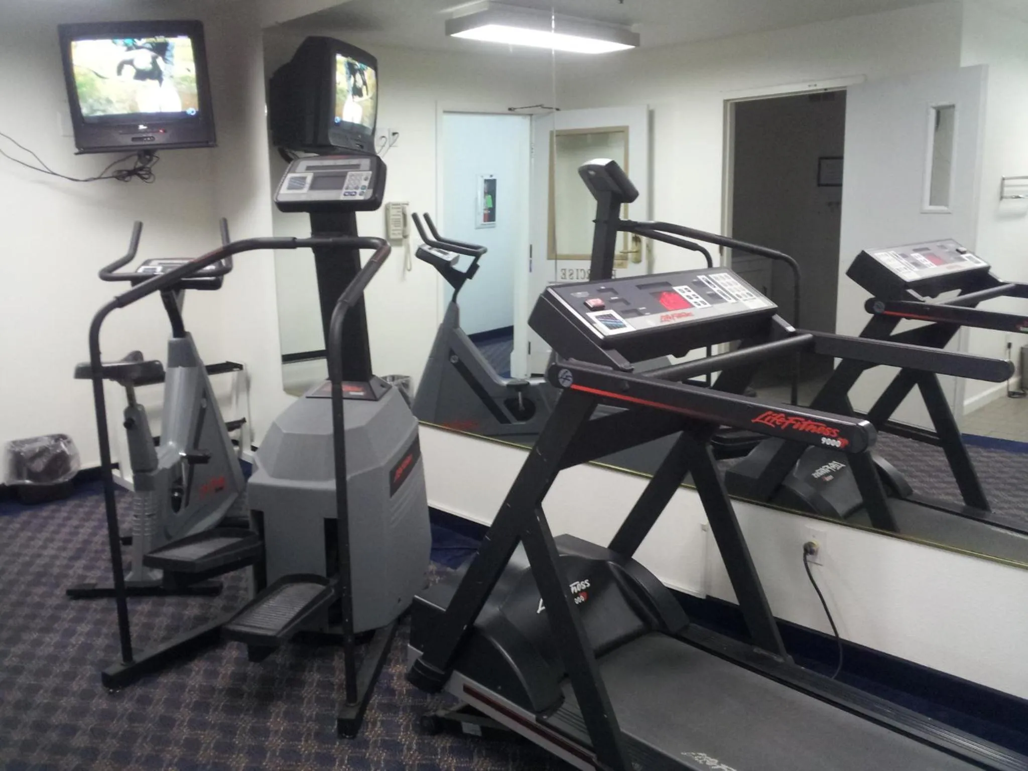 Fitness centre/facilities in Super 8 by Wyndham Oroville