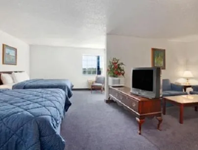 Day, Bed in Super 8 by Wyndham Oroville