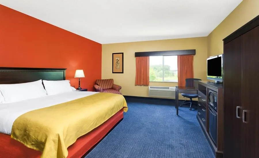 Bedroom, Bed in AmericInn by Wyndham Vidalia