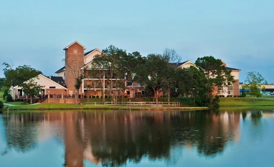 Facade/entrance in AmericInn by Wyndham Vidalia