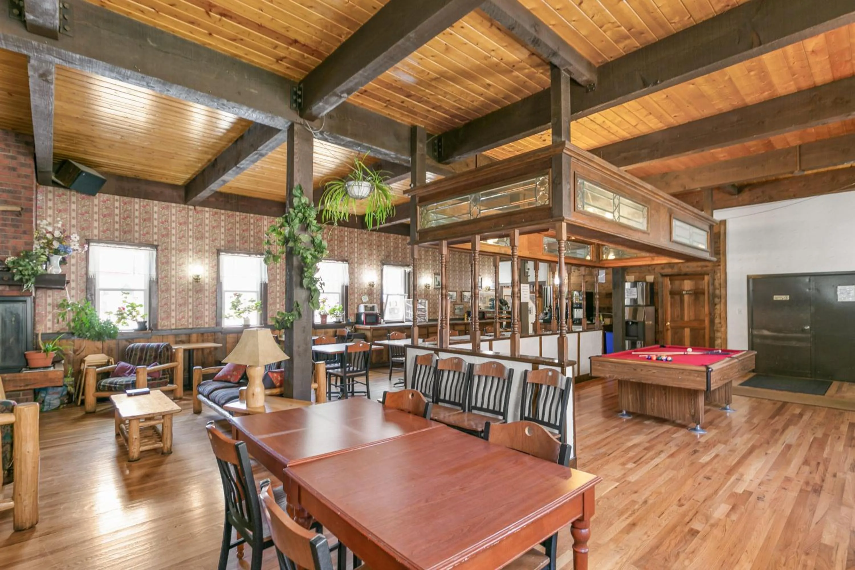 Restaurant/places to eat in Georgetown Lodge