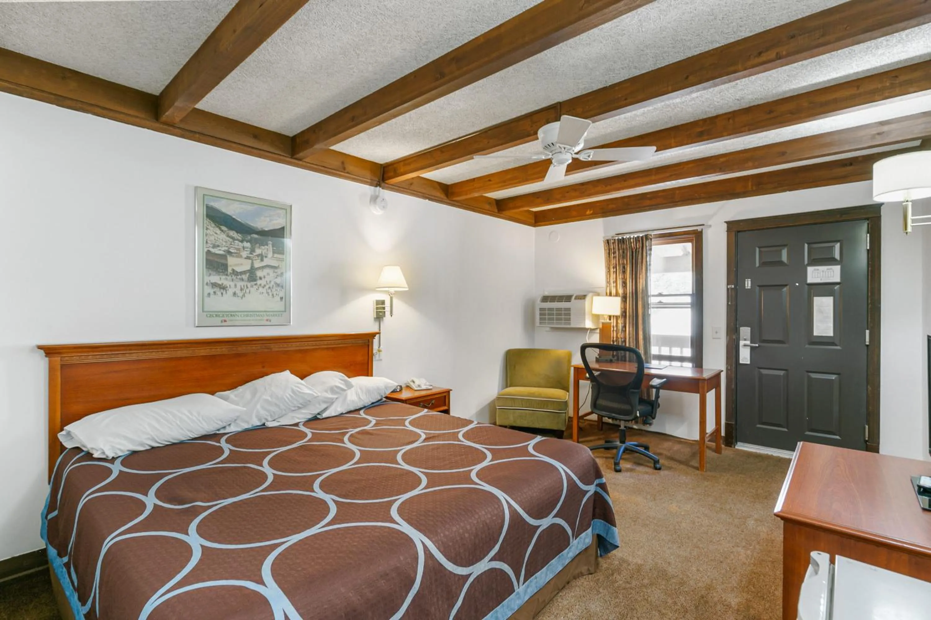 Bed in Georgetown Lodge