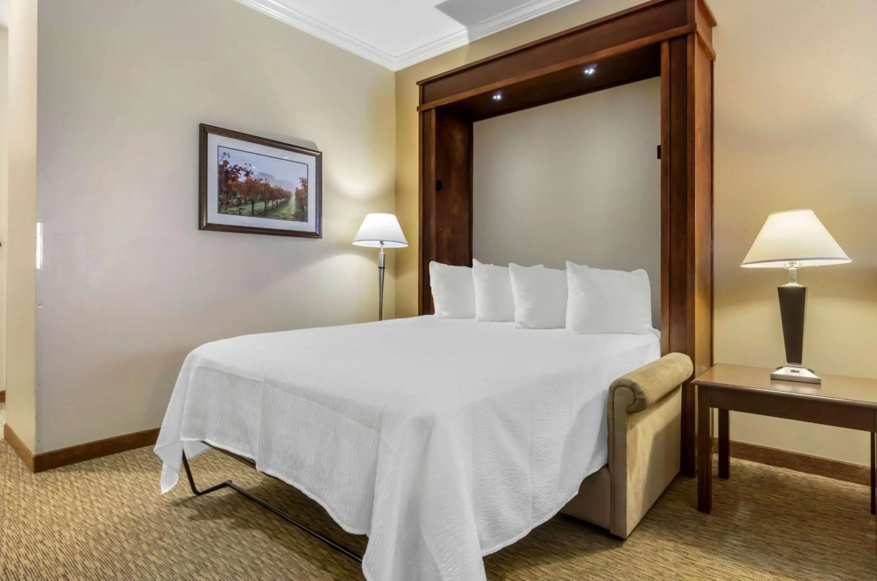 Bedroom, Bed in Best Western Plus Grapevine Inn