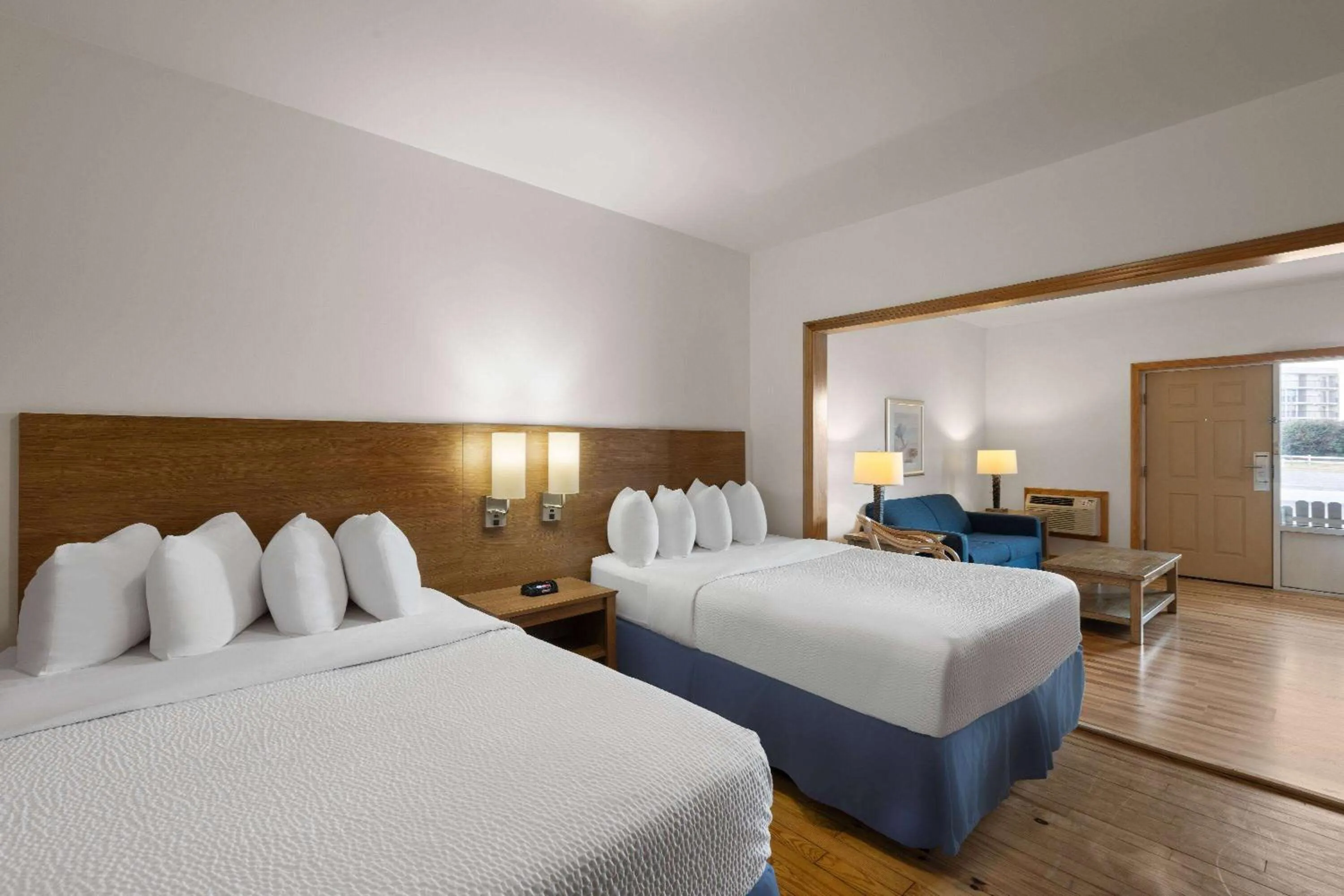 Bed in Days Inn by Wyndham Kill Devil Hills Oceanfront - Wilbur