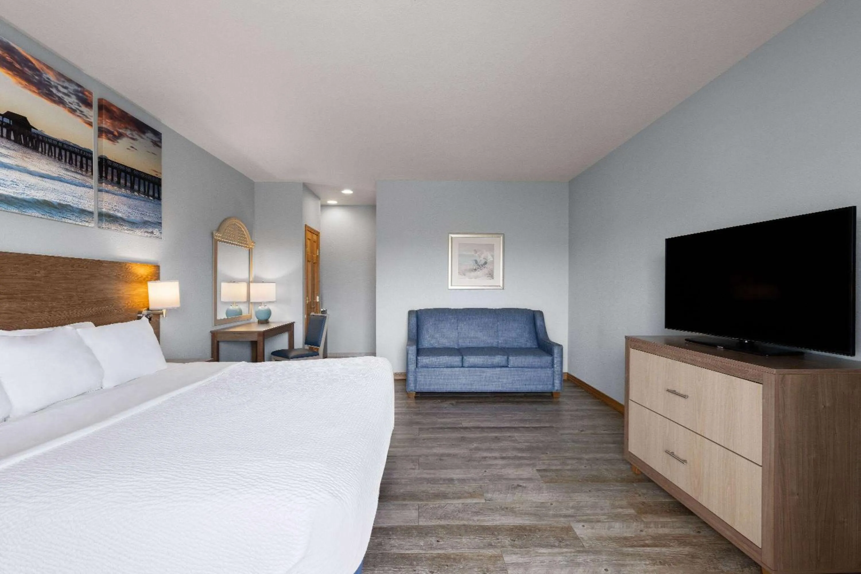 Photo of the whole room, Bed in Days Inn by Wyndham Kill Devil Hills Oceanfront - Wilbur