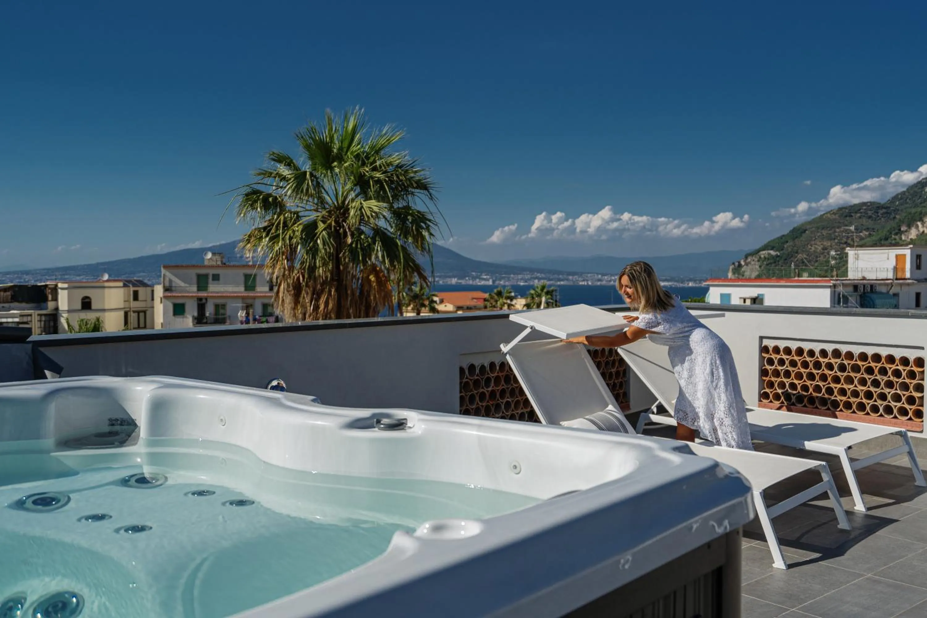Hot Tub in DON GIULIO LUXURY ROOMS jacuzzi