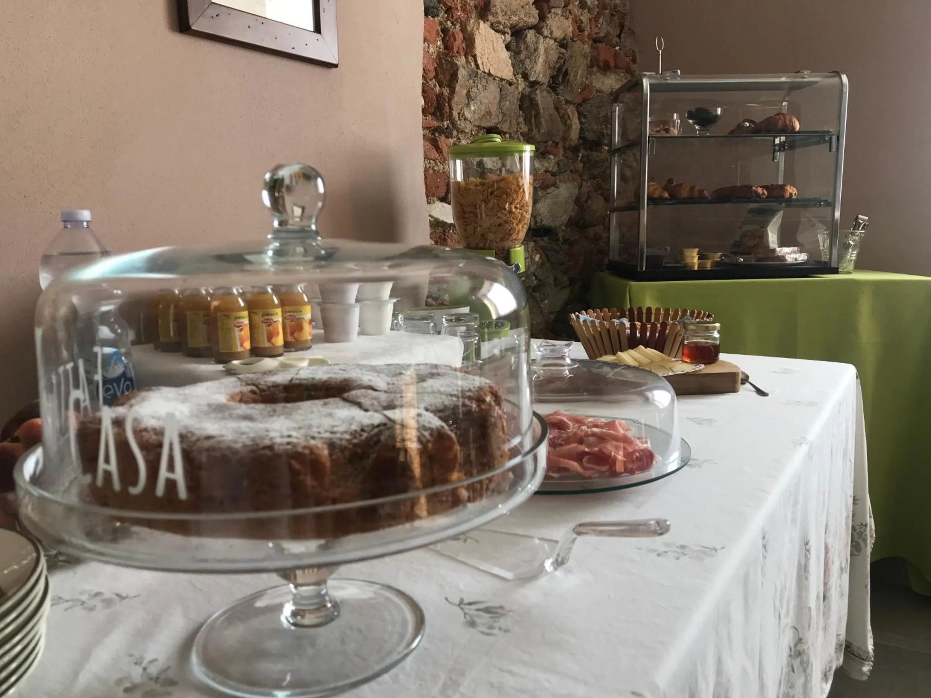 Buffet breakfast in B&B Villa Antilia