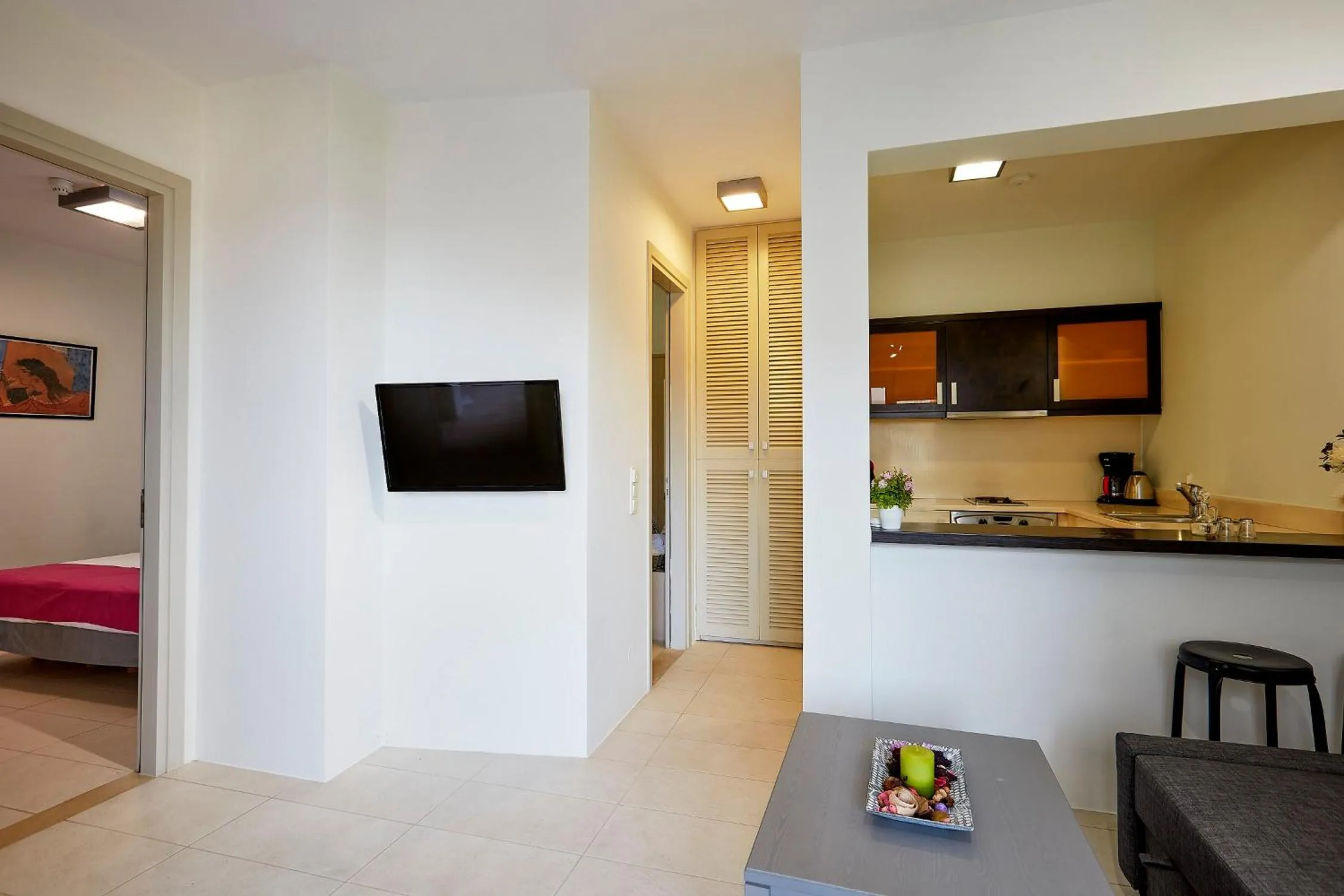 Photo of the whole room in VIVIAN Art Apartments