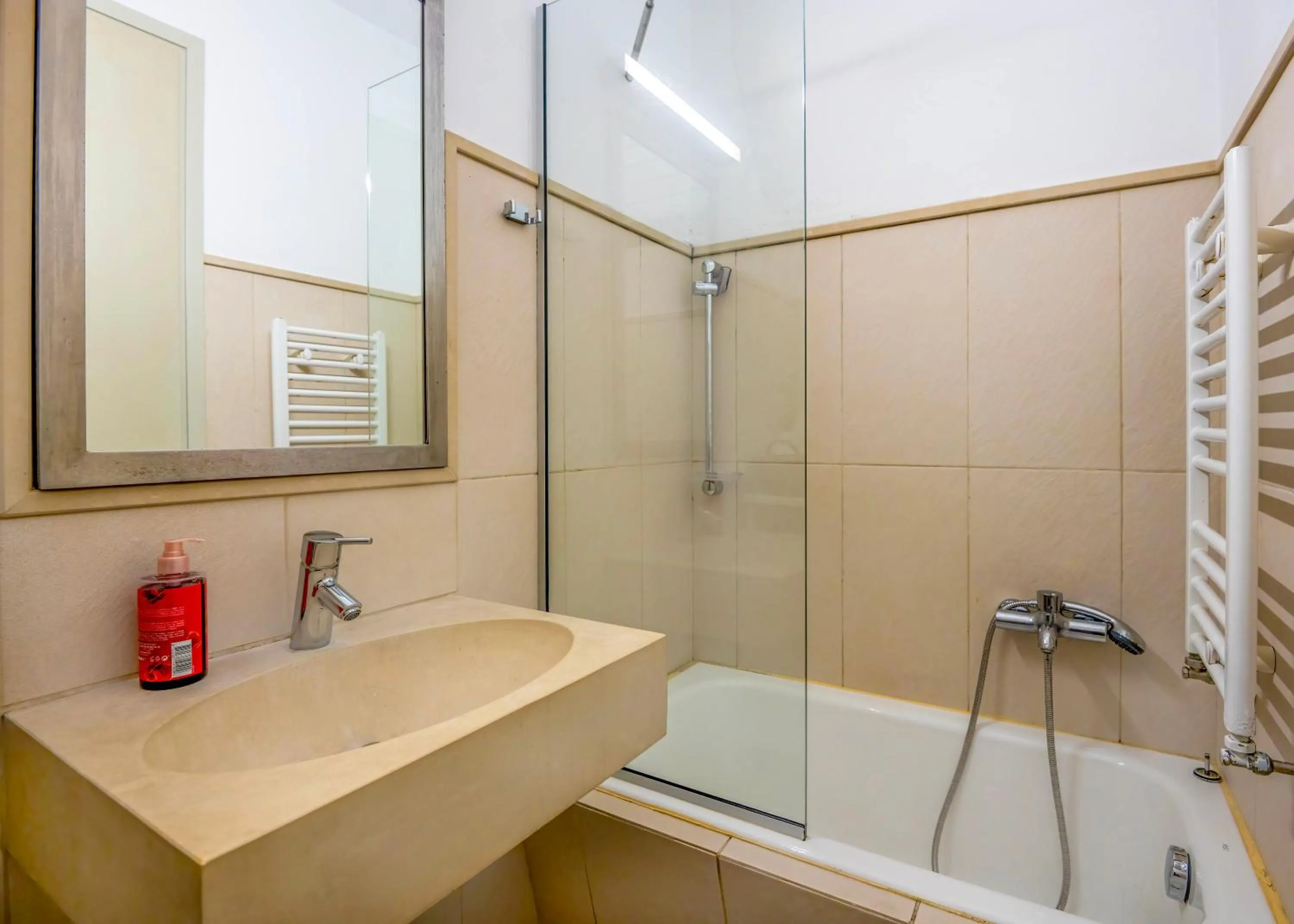 Bathroom in VIVIAN Art Apartments