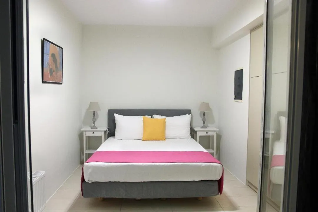 Bed in VIVIAN Art Apartments