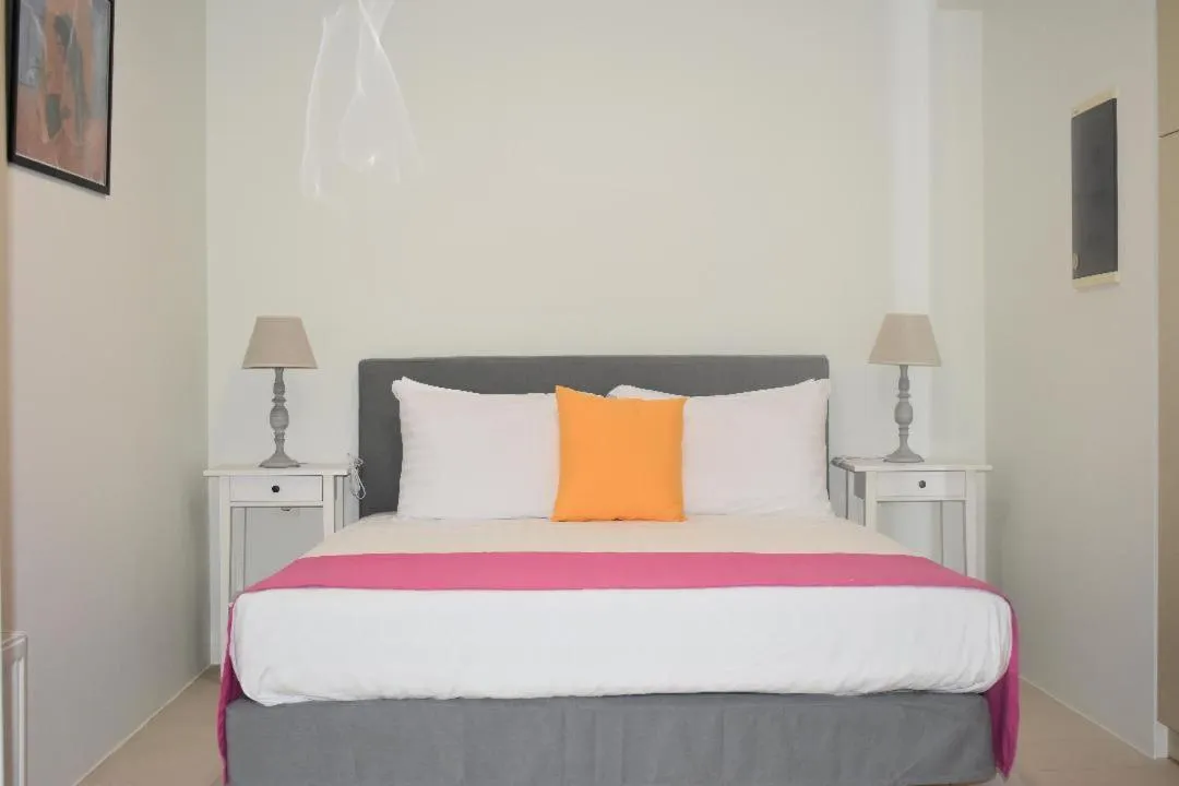 Bed in VIVIAN Art Apartments