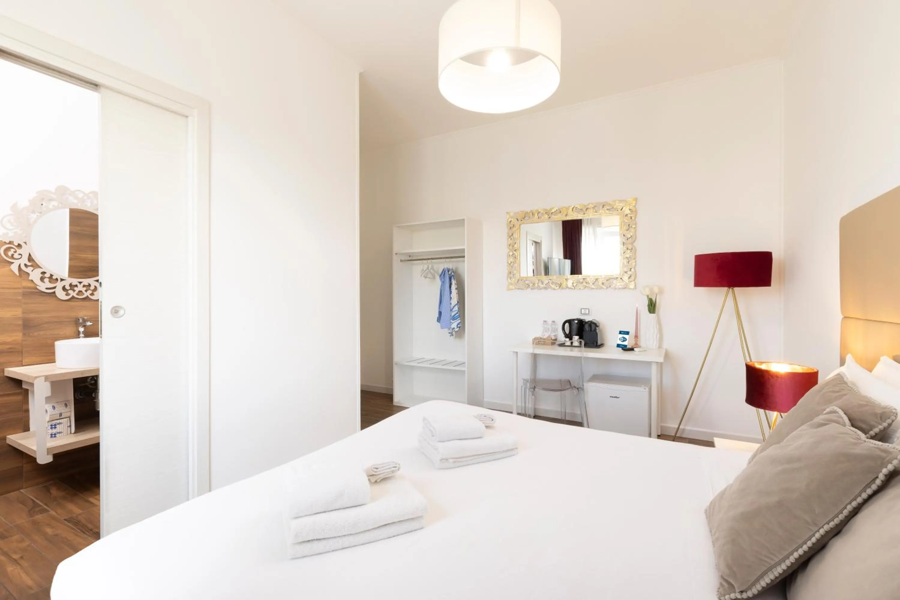 Shower, Bed in Mapi’s Rooms