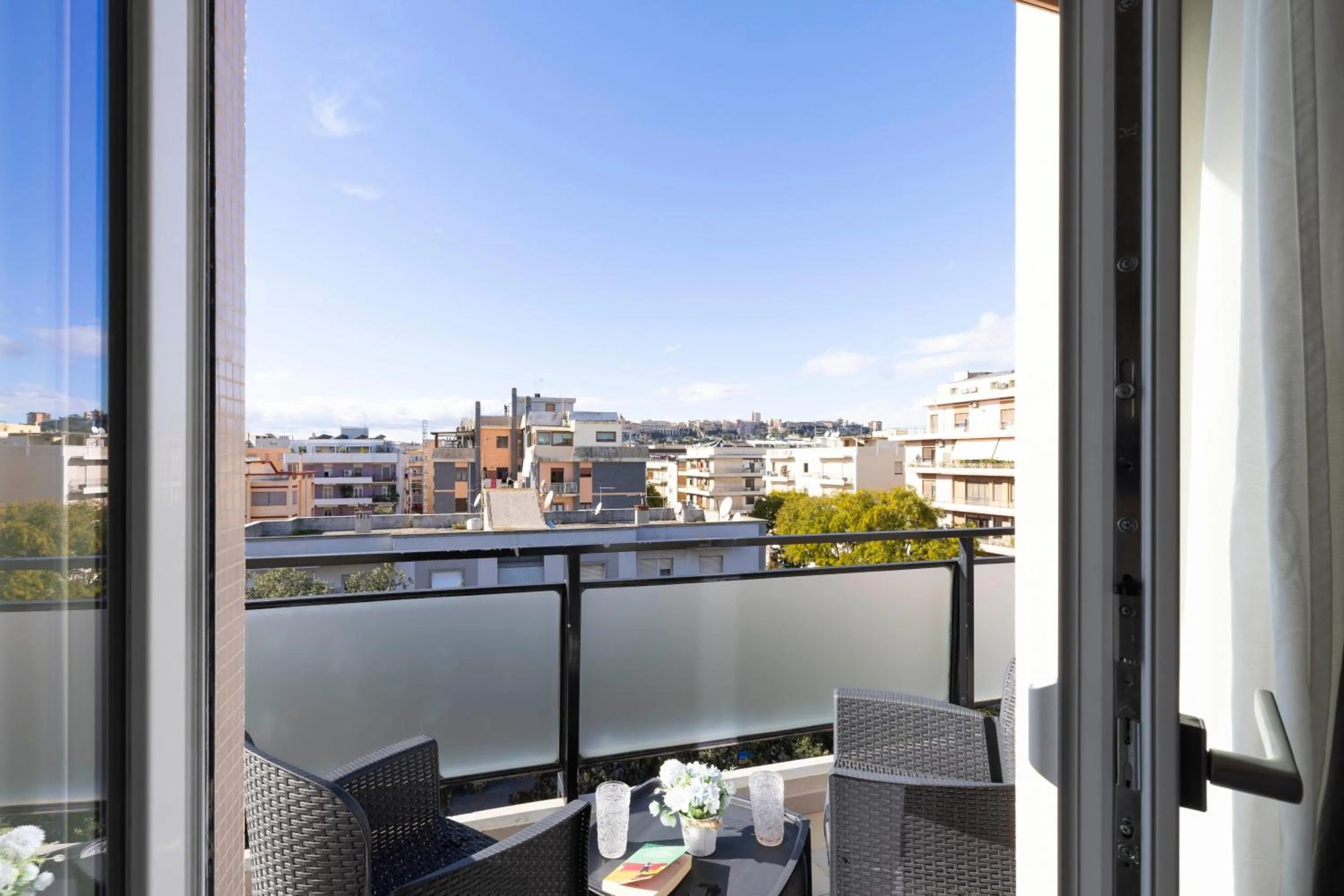 Day in Mapi’s Rooms