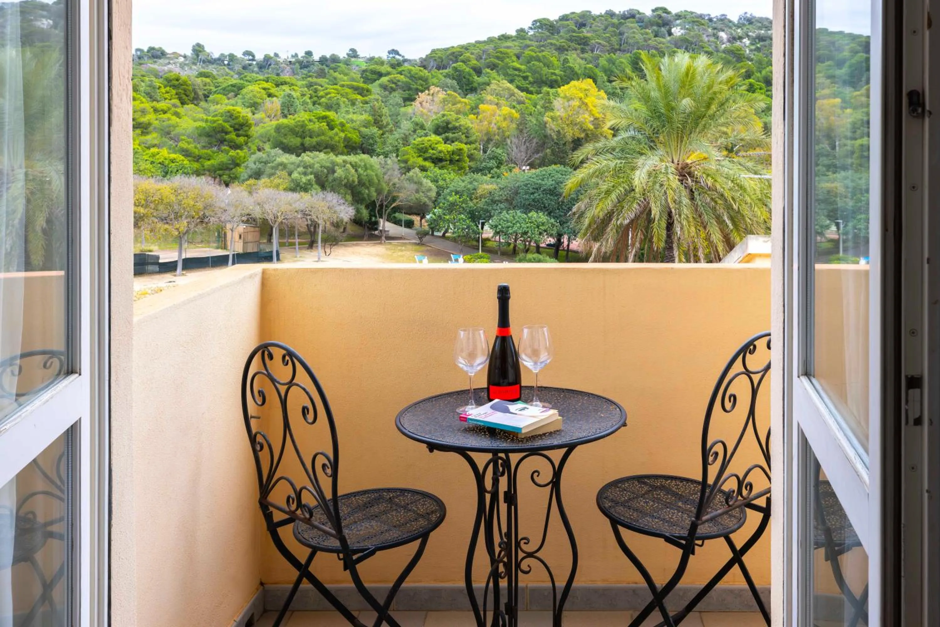 Day in Mapi’s Rooms