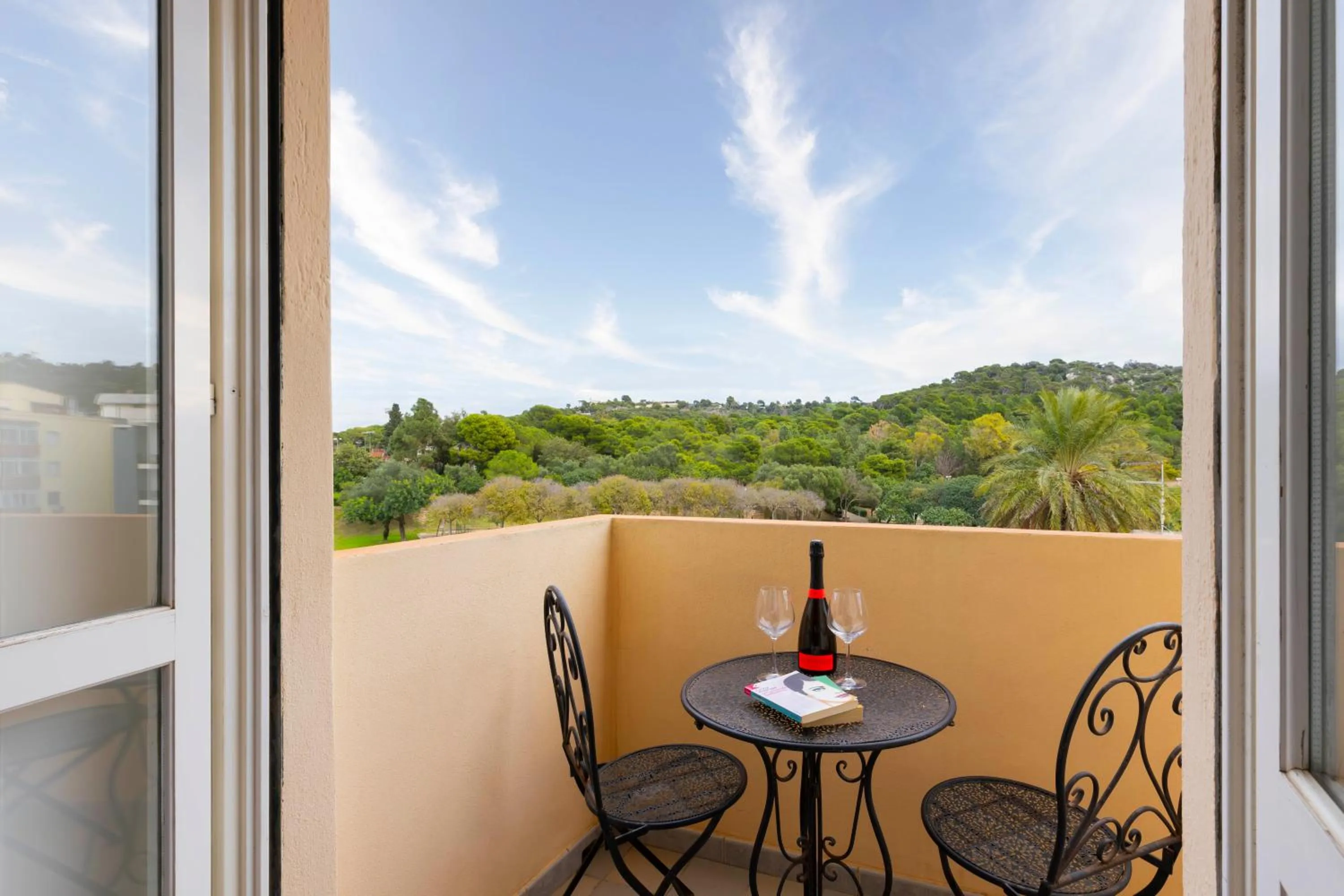 Day in Mapi’s Rooms