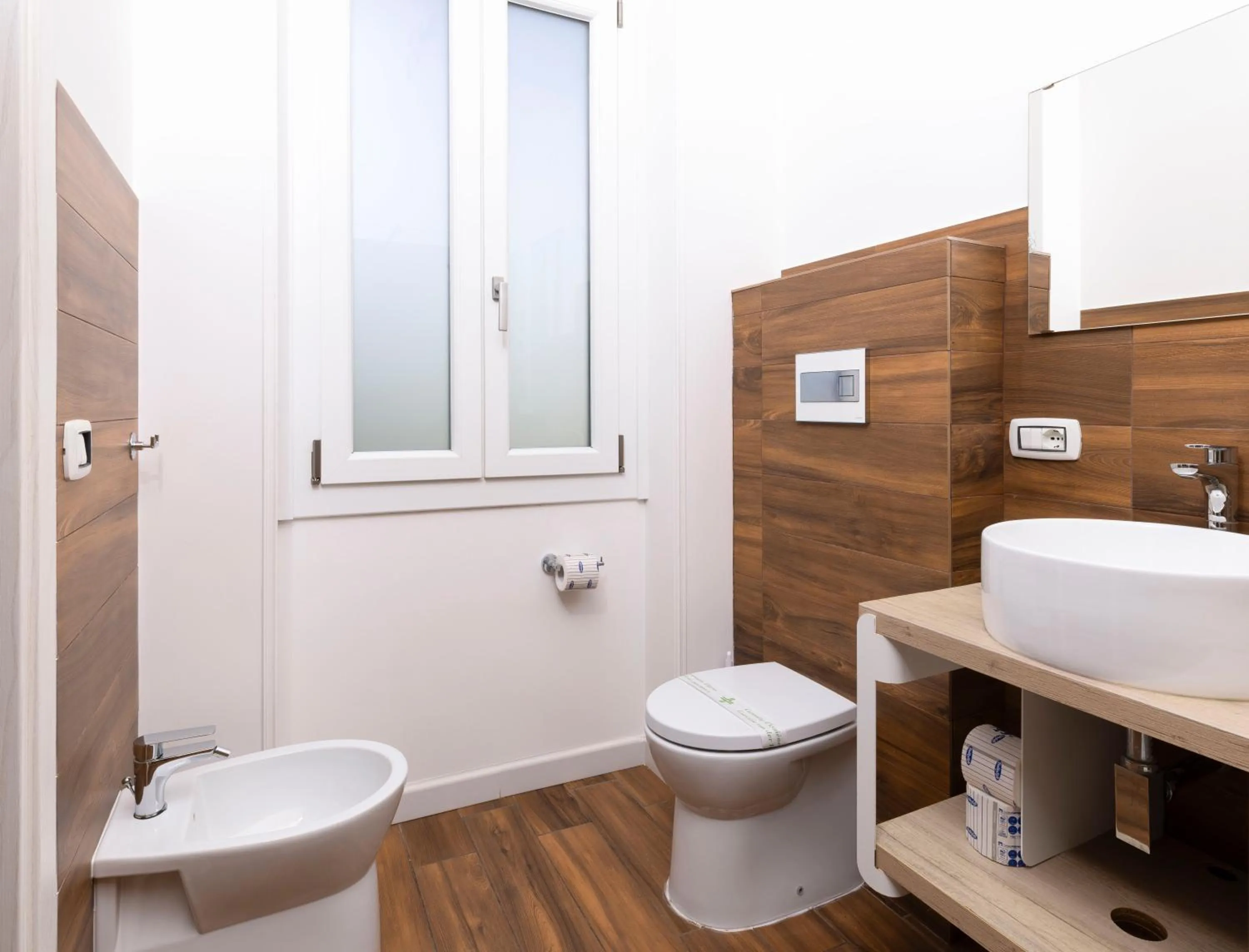 Shower in Mapi’s Rooms