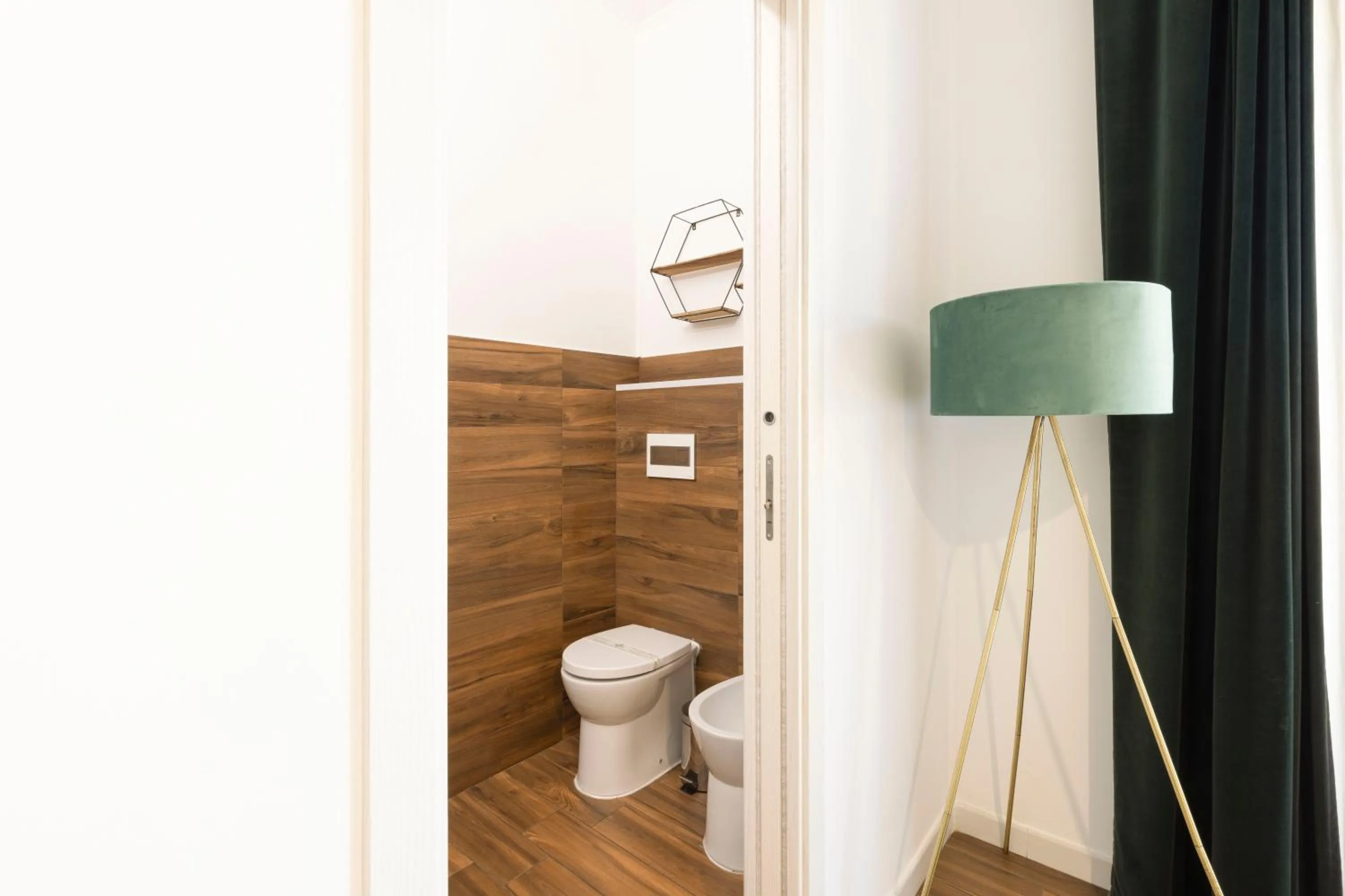 Toilet in Mapi’s Rooms