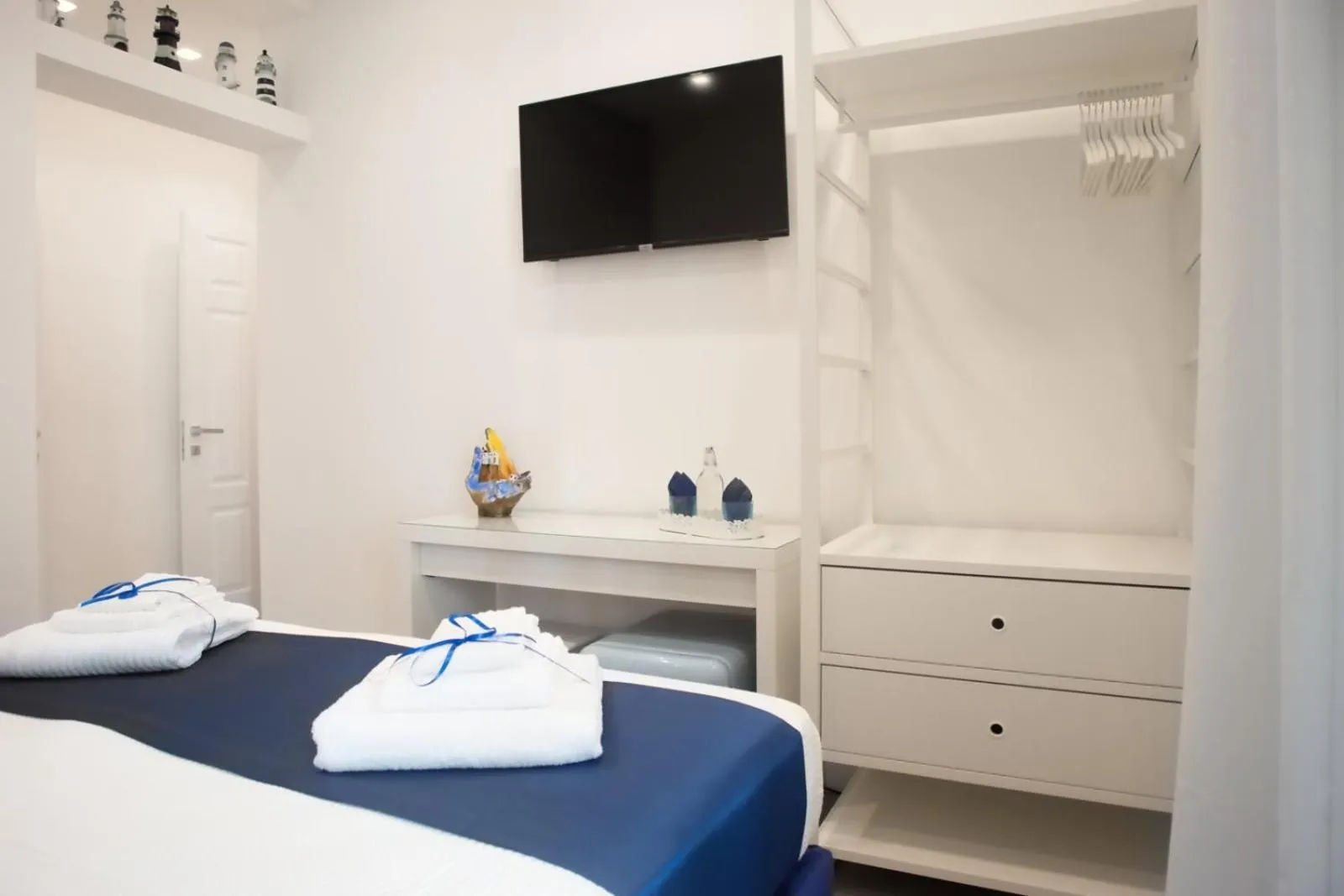 Photo of the whole room in Kerbaker 14