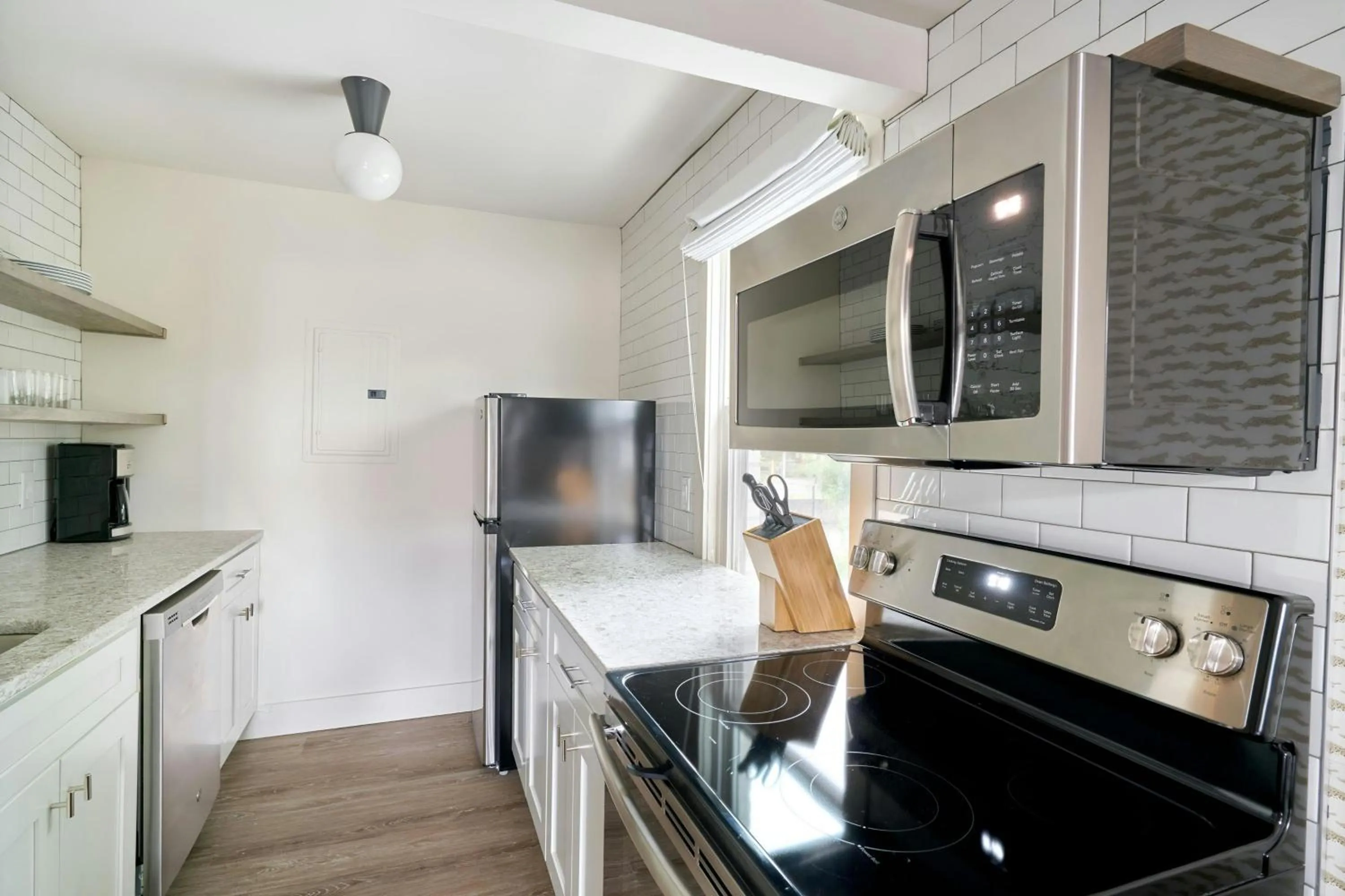 Kitchen or kitchenette in Sonder by Marriott Bonvoy The Stat Apartments Midtown