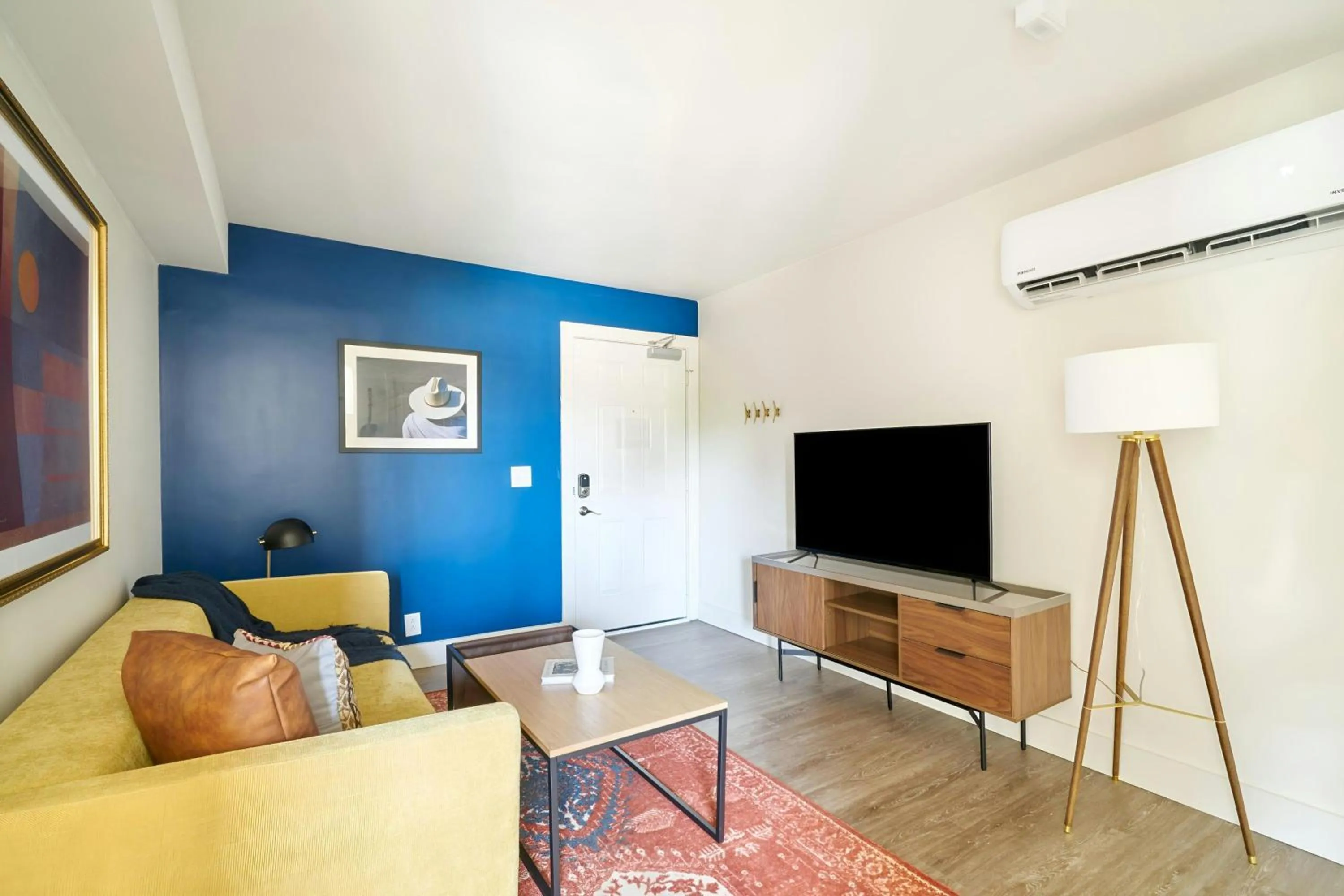 Living room in Sonder by Marriott Bonvoy The Stat Apartments Midtown