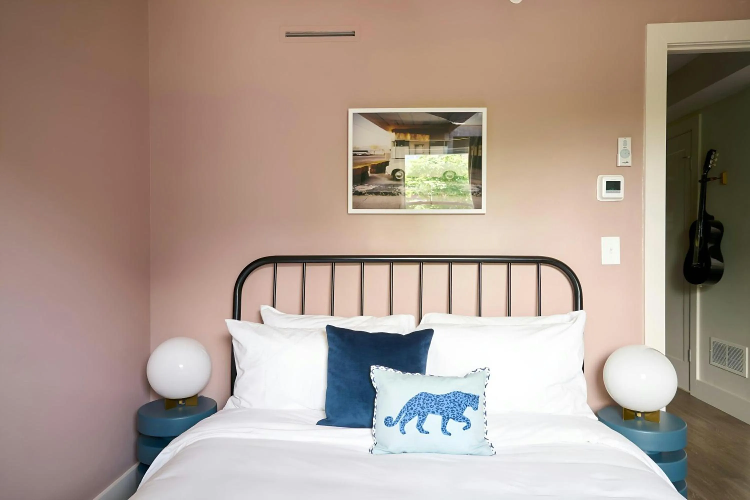 Bedroom, Bed in Sonder by Marriott Bonvoy The Stat Apartments Midtown