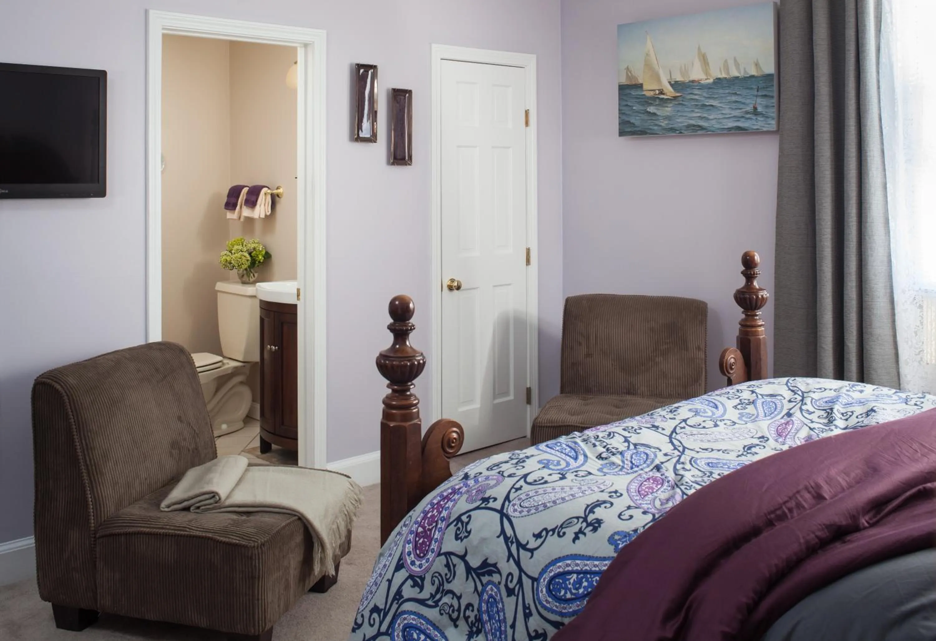 Bathroom, Bed in Beech Tree Inn and Cottage