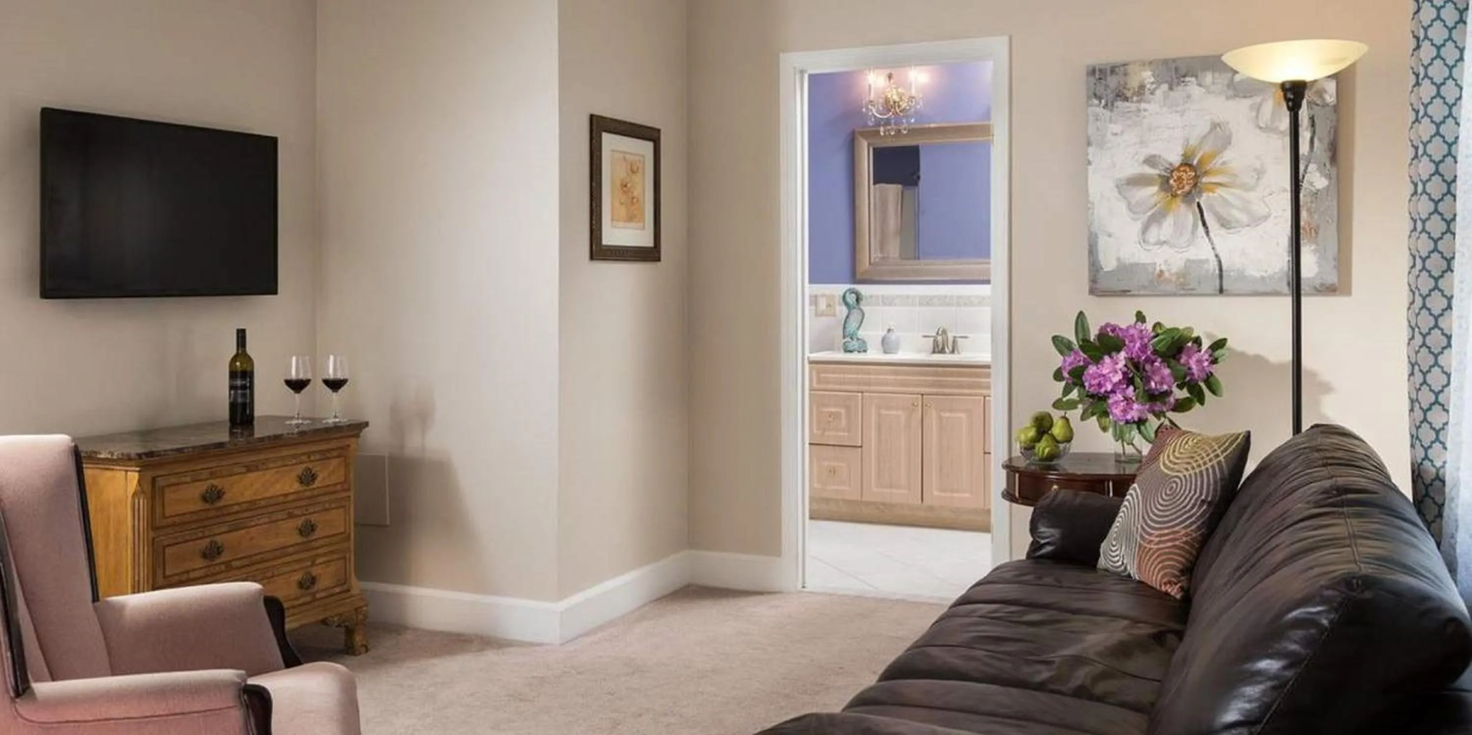 Living room in Beech Tree Inn and Cottage