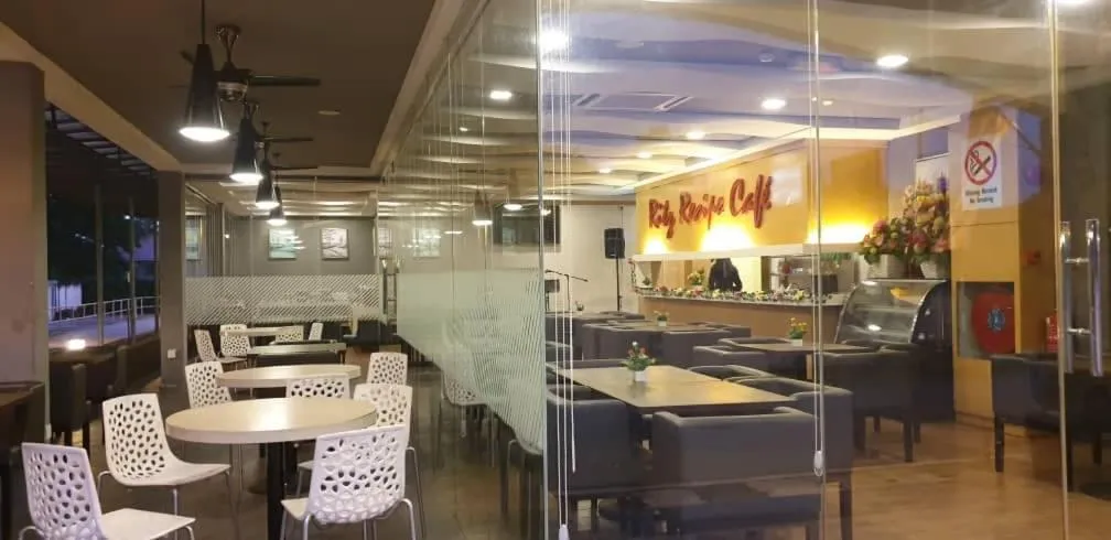 Restaurant/places to eat in Lumut Suites