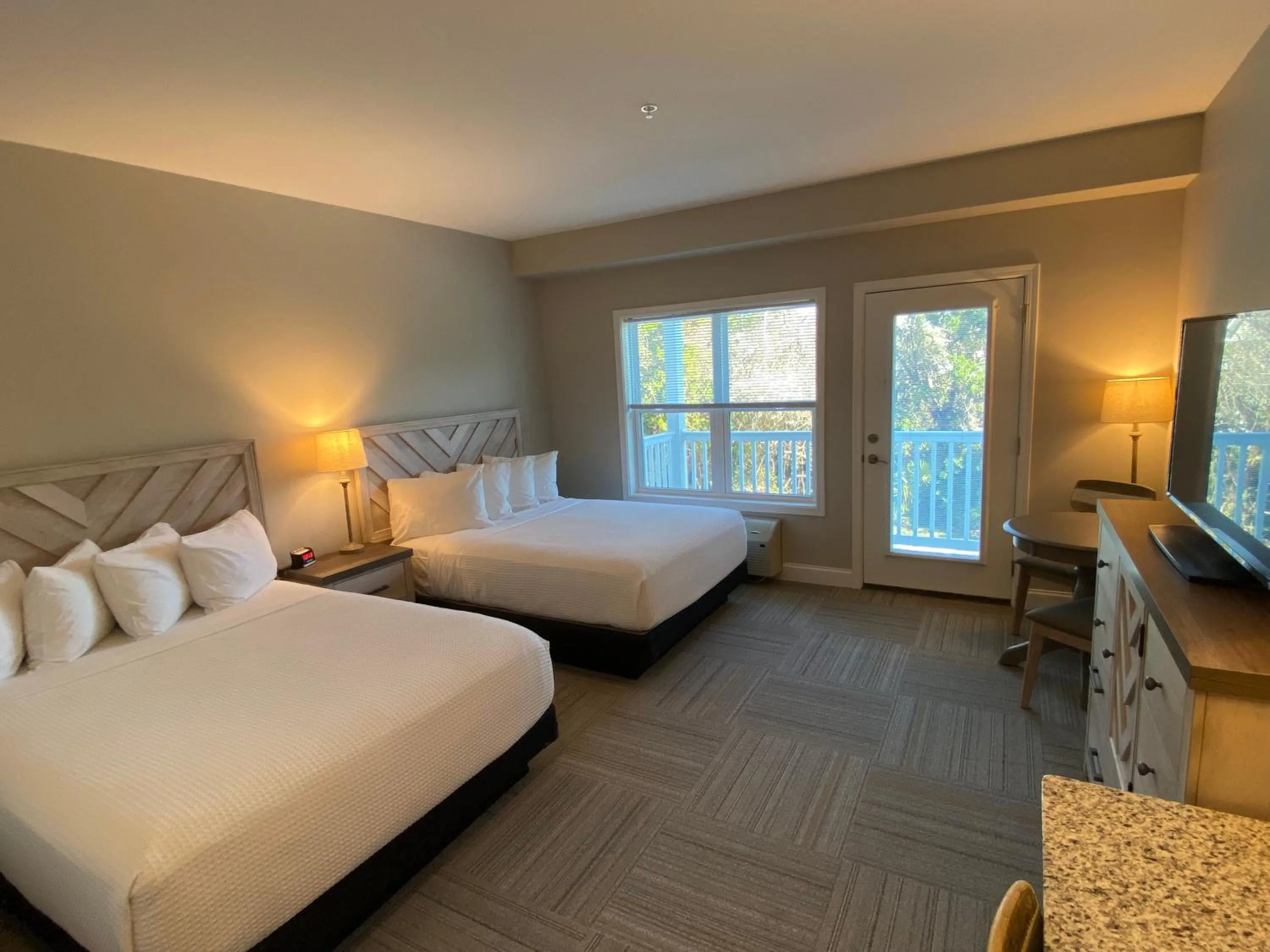 Photo of the whole room, Bed in River Hotel of Southport